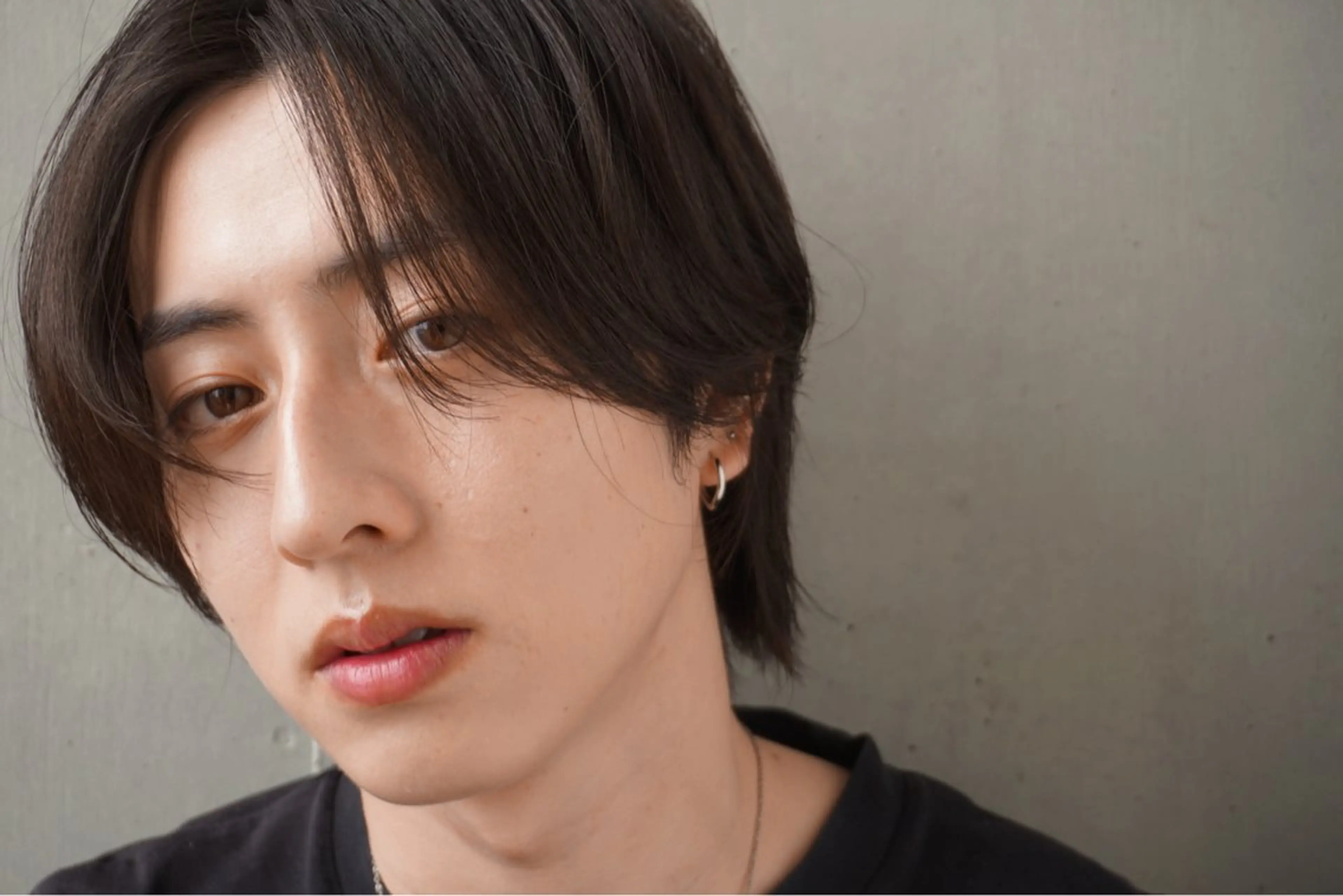 ミディアム パーマ メンズ メンズ職人/センター パート/富沢真斗のヘアスタイル