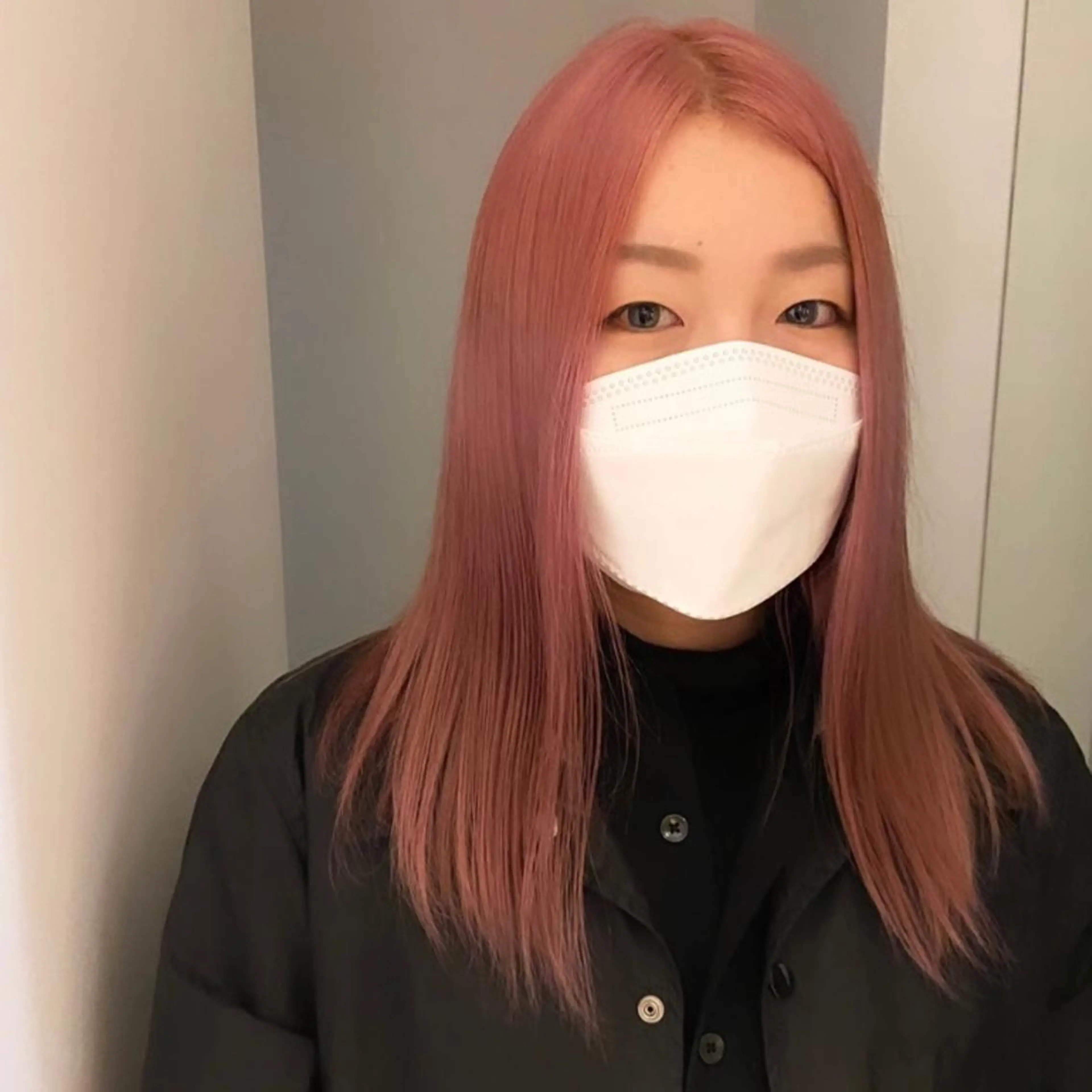 ミディアム カラー écouter所属・ショート/ウルフ ハイトーン/カイセイのヘアスタイル