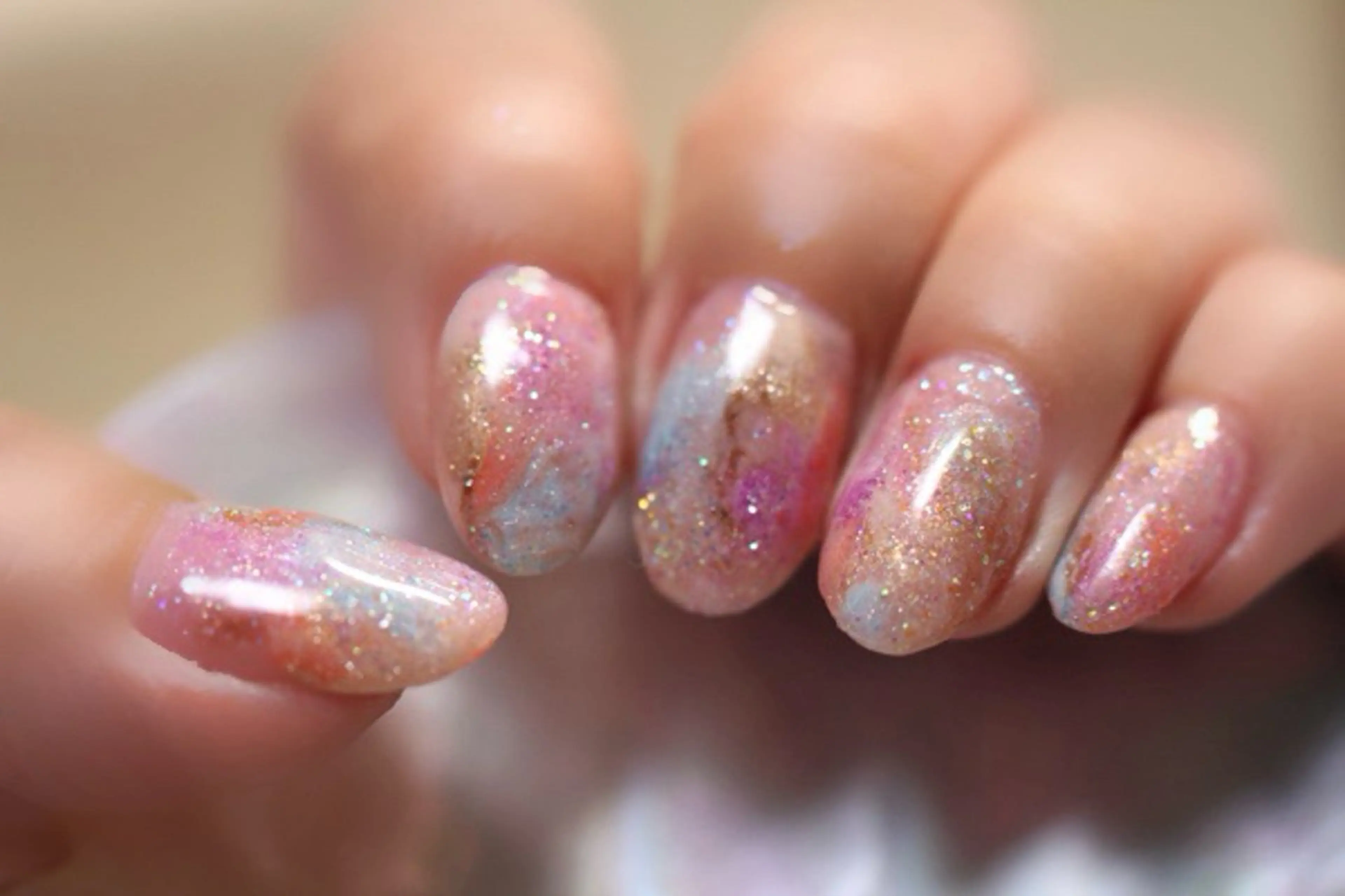 ネイル ジェルネイル ラメ(グリッター) 大理石ネイル(マーブル) ママリンド　志村坂上店所属・しみ えんのネイルデザイン