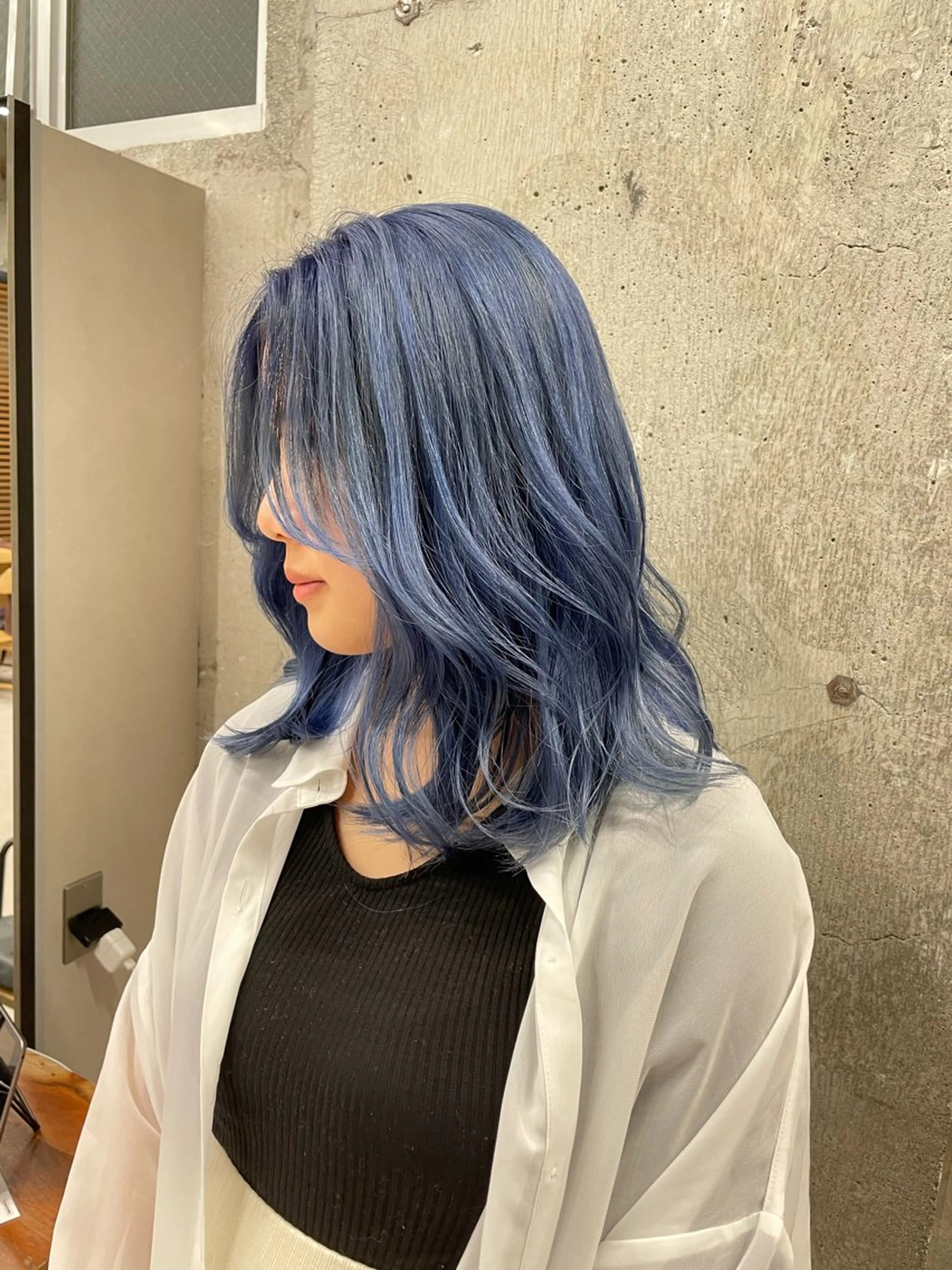 セミロング 🫧ハイライトカラー 🫧 𝓜𝓘𝓤のヘアスタイル