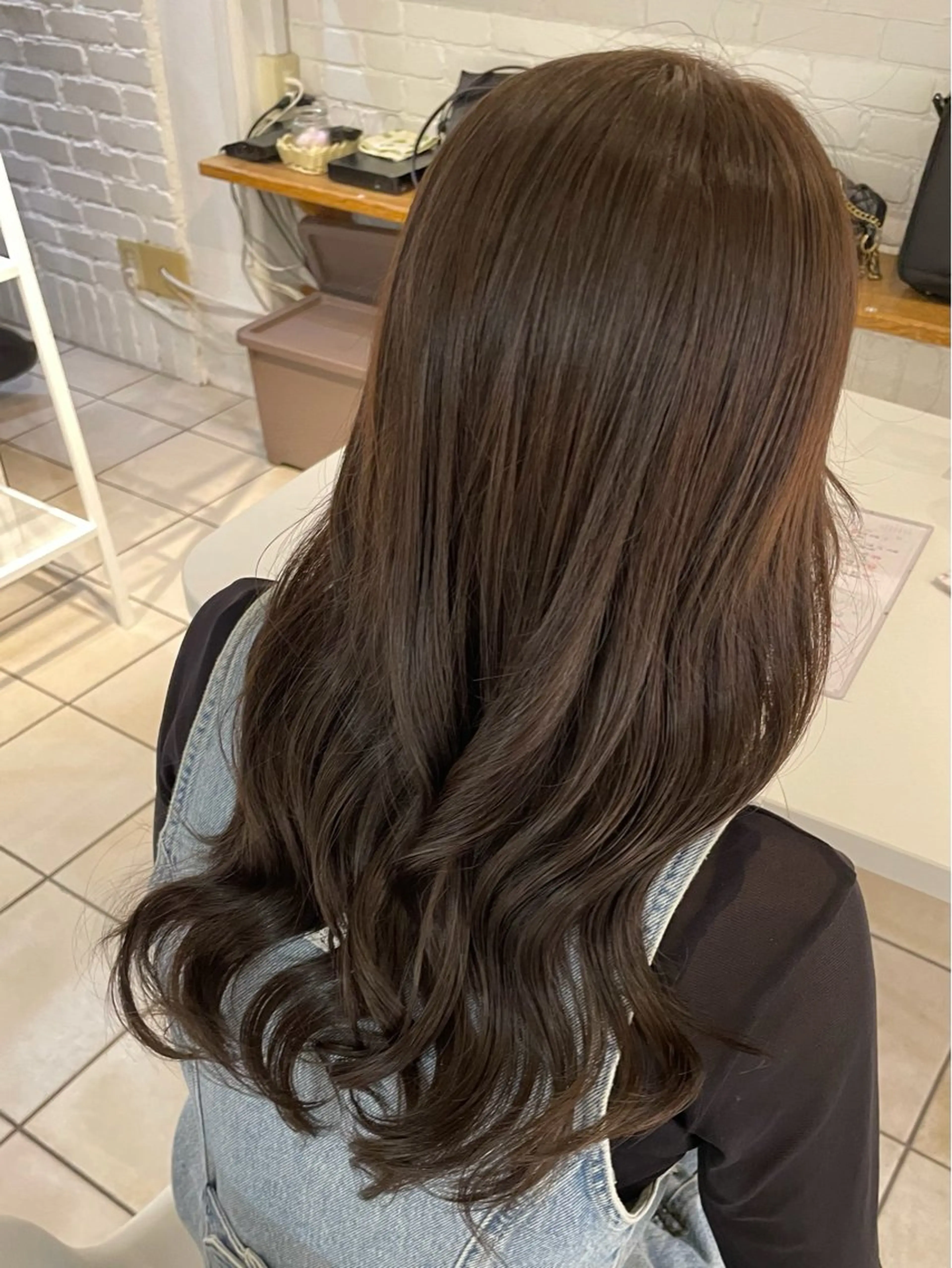 ロング カラー ベージュカラー オリーブベージュ 🩰韓国レイヤー🩷 艶カラー🌷小栁歩美のヘアスタイル