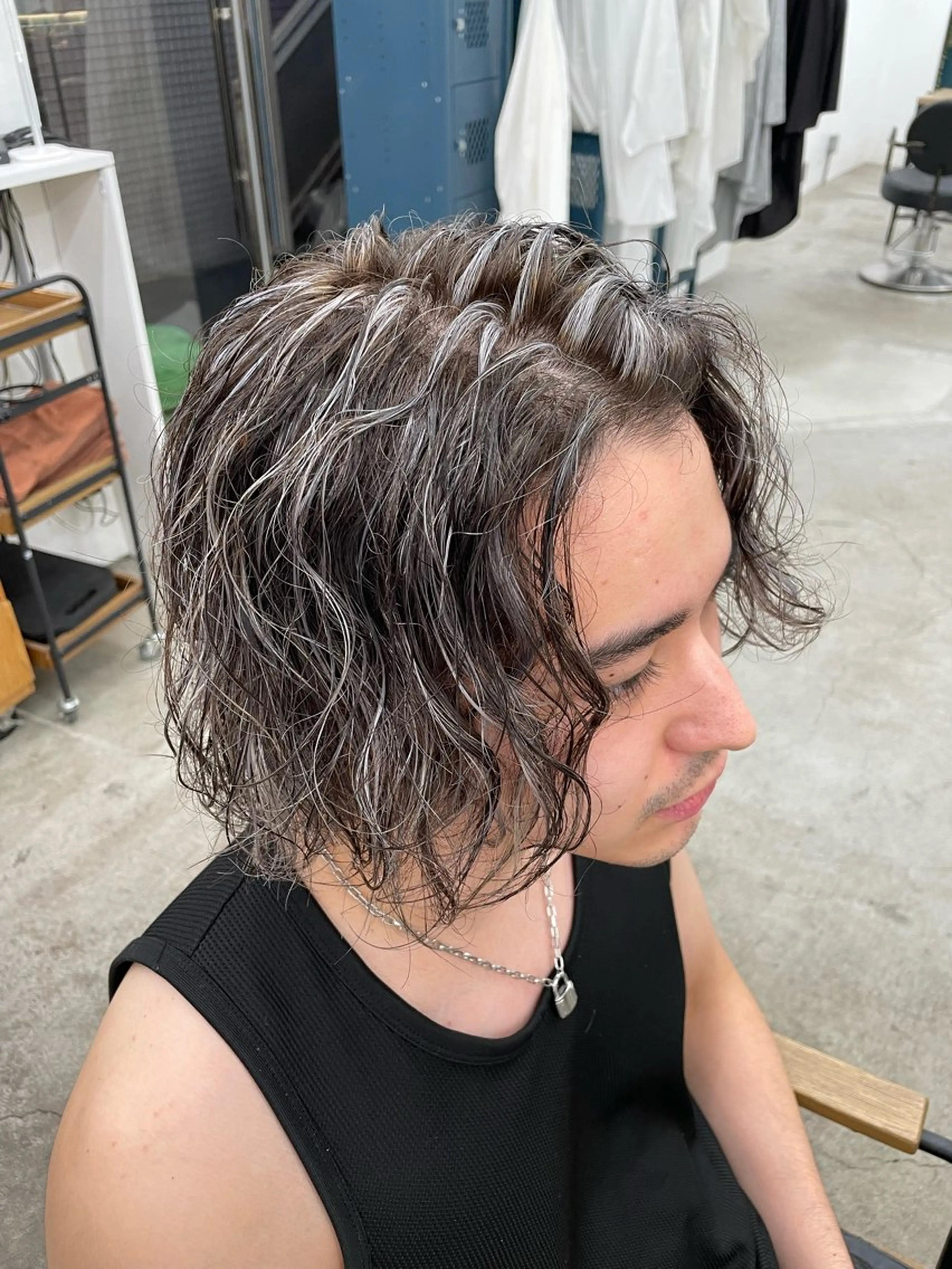 ミディアム カラー パーマ メンズ メンズハイライト ハイライトカラー ハイライト sunc所属・ハイトーン/ブリーチ /ダブルカラーのヘアスタイル