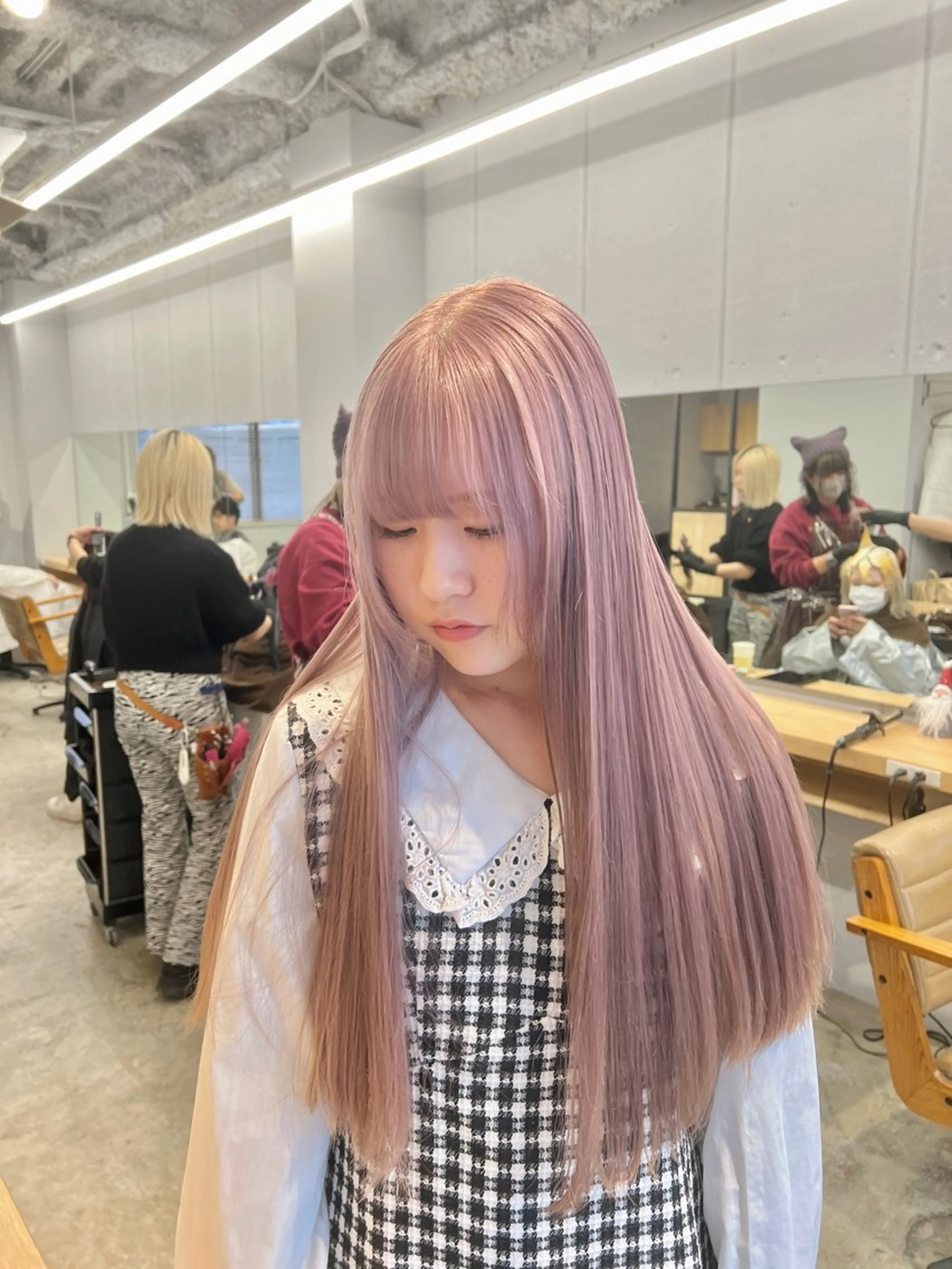 ロング カラー SALOWIN柏Suite所属・ブリーチ毛の縮毛矯正 ハイトーン/岡本智樹のヘアスタイル