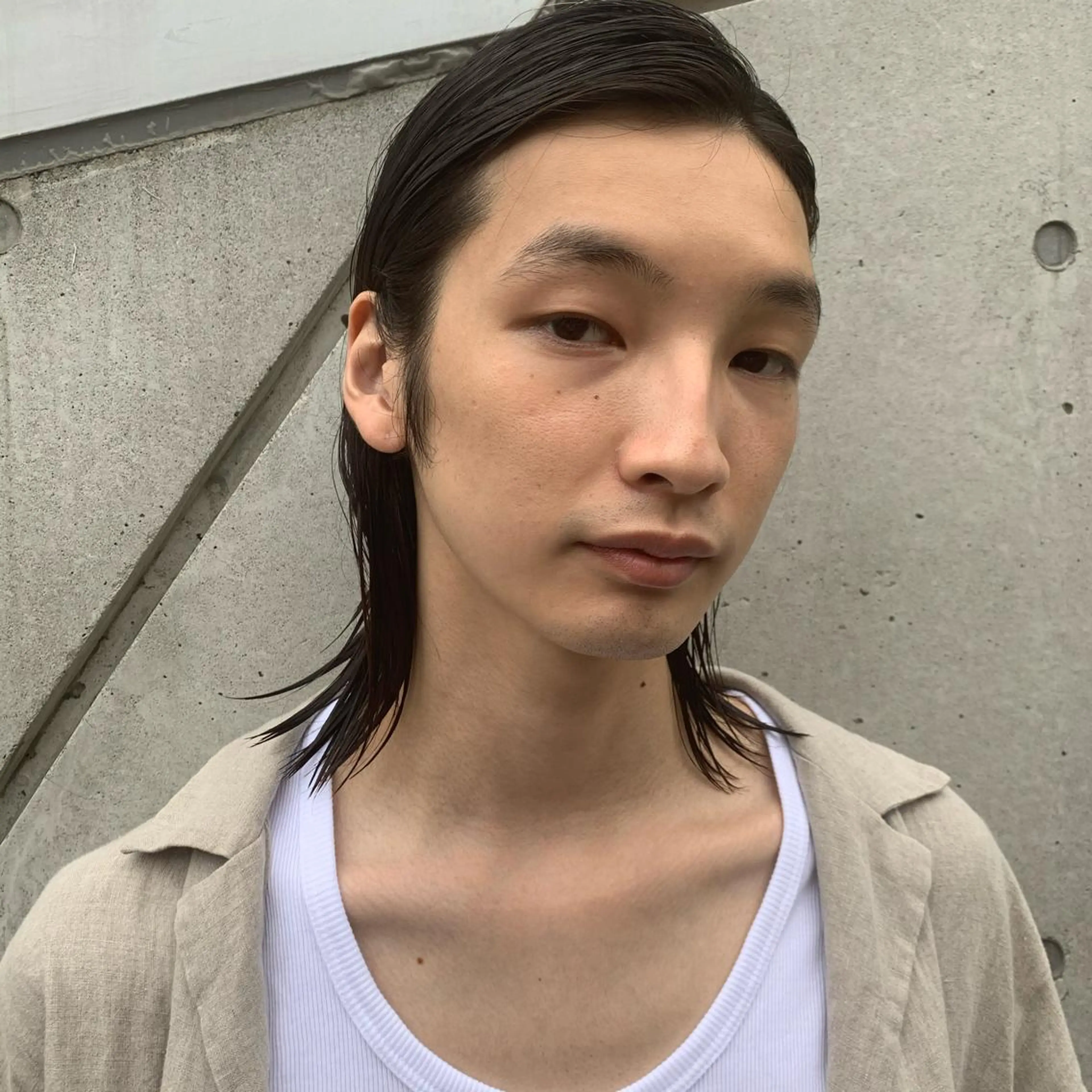 ミディアム メンズ オールバック カット FLOWERS所属・ウルフ、レイヤー 、メンズカットSHOのヘアスタイル