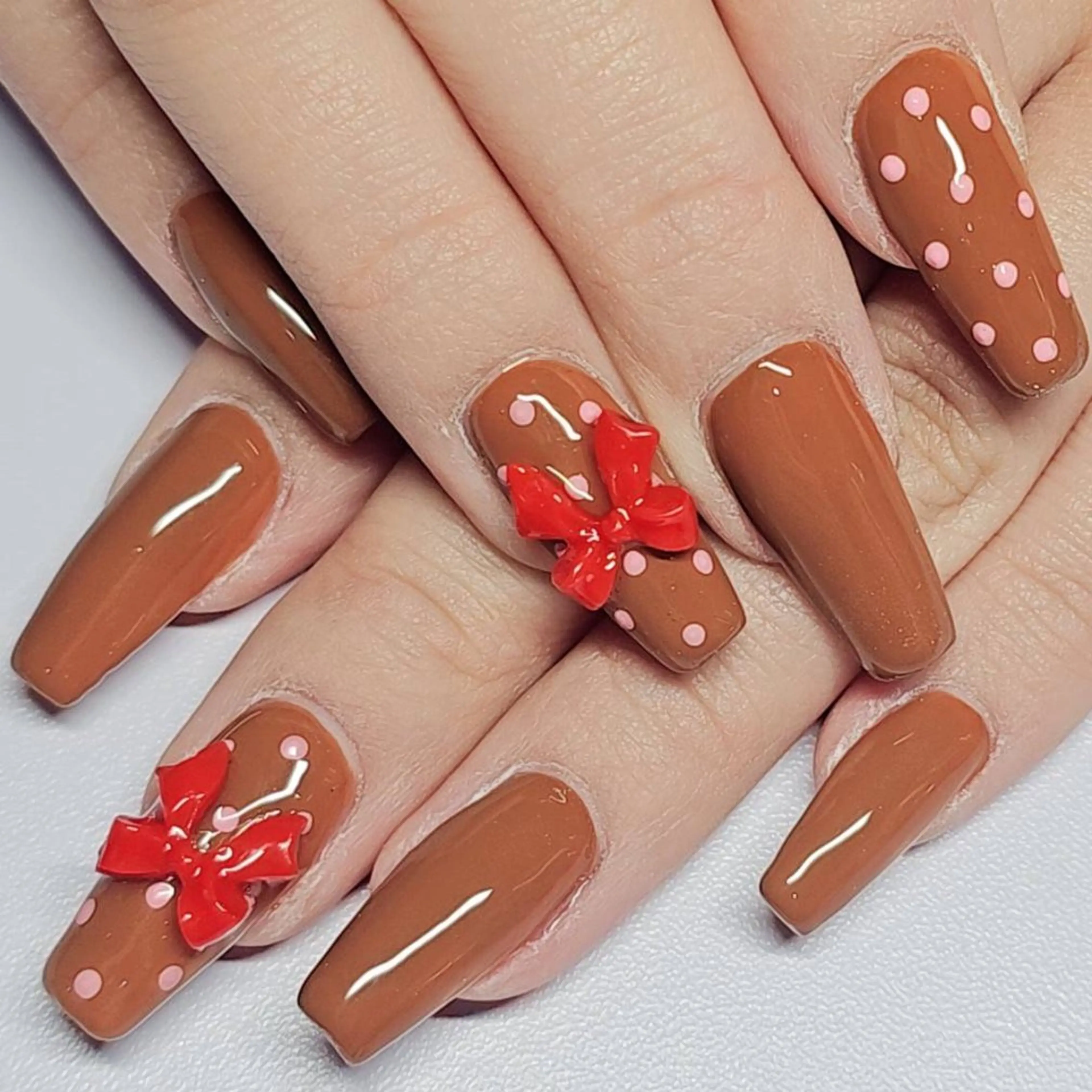 ネイル ブラウン ドット ワンカラーネイル ピンク 赤色 ハンドネイル よしだ ひろきのネイルデザイン