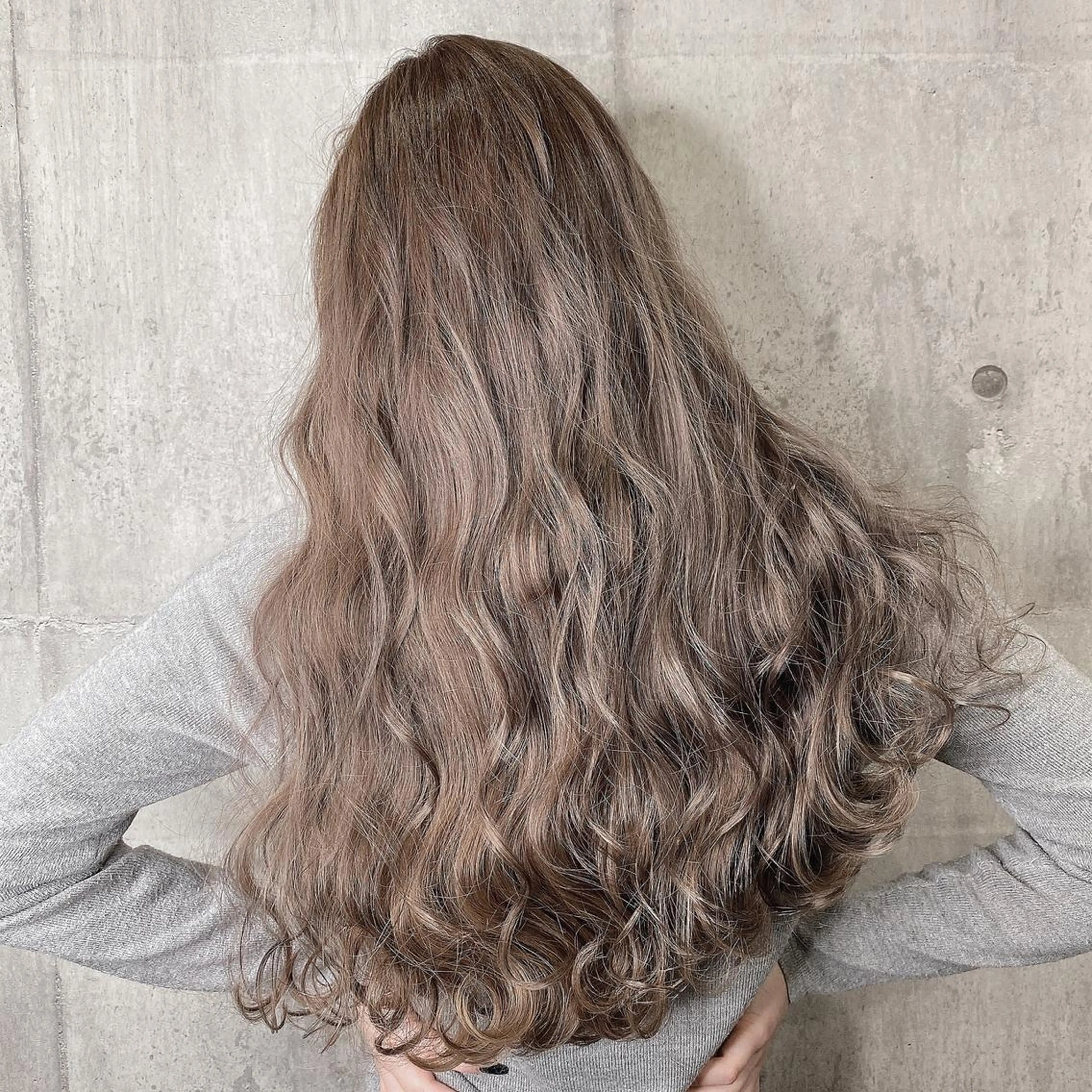 ロング ヘアカラー to youハイライトのヘアスタイル