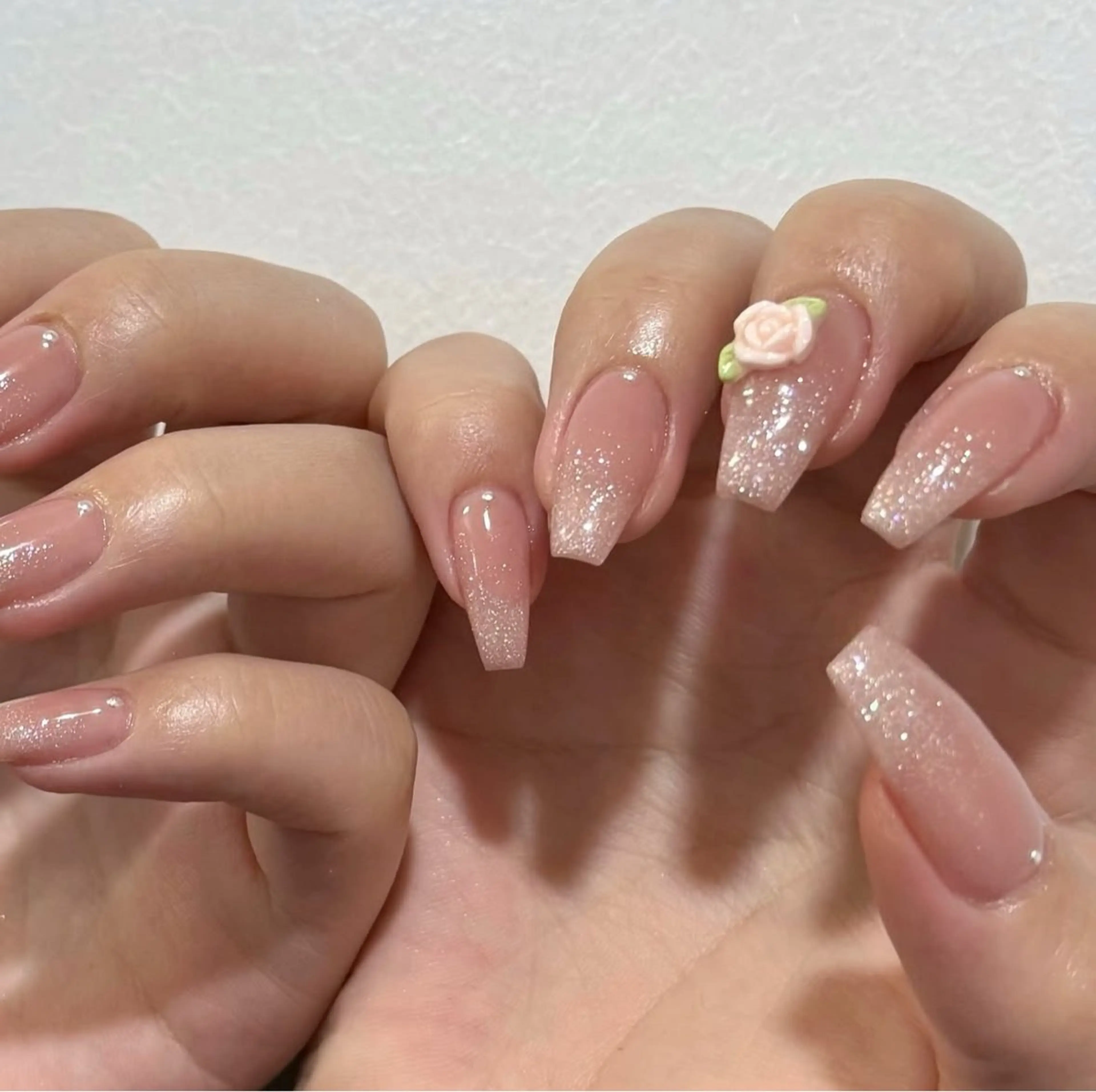 ネイル グラデーション キラキラネイル 韓国ネイル ラメ(グリッター) ラメグラデーション ハンドネイル ハンドケア Chisa Nail Studio所属・リ リのネイルデザイン
