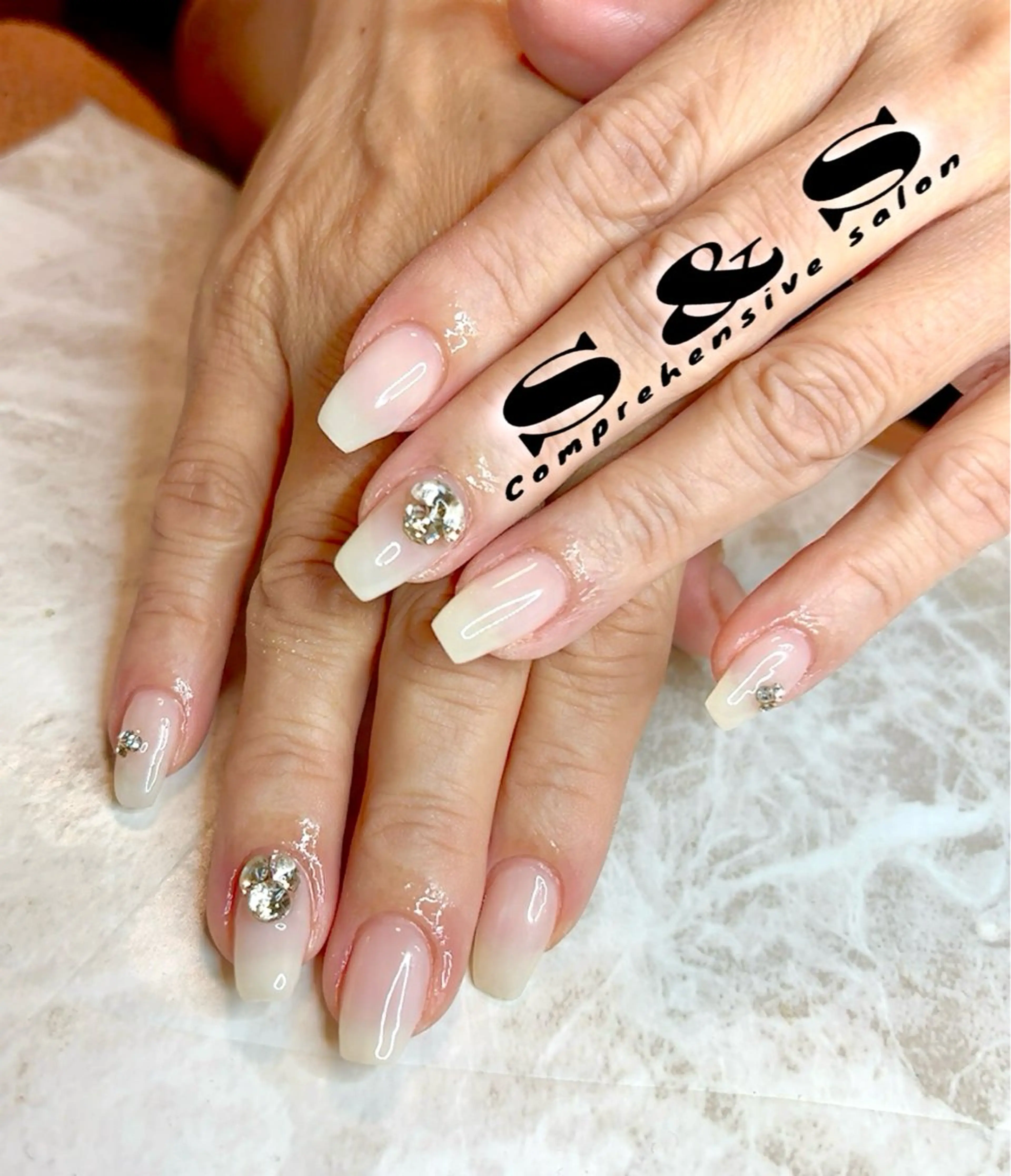 ネイル グラデーション S&S 村田小百合のネイルデザイン