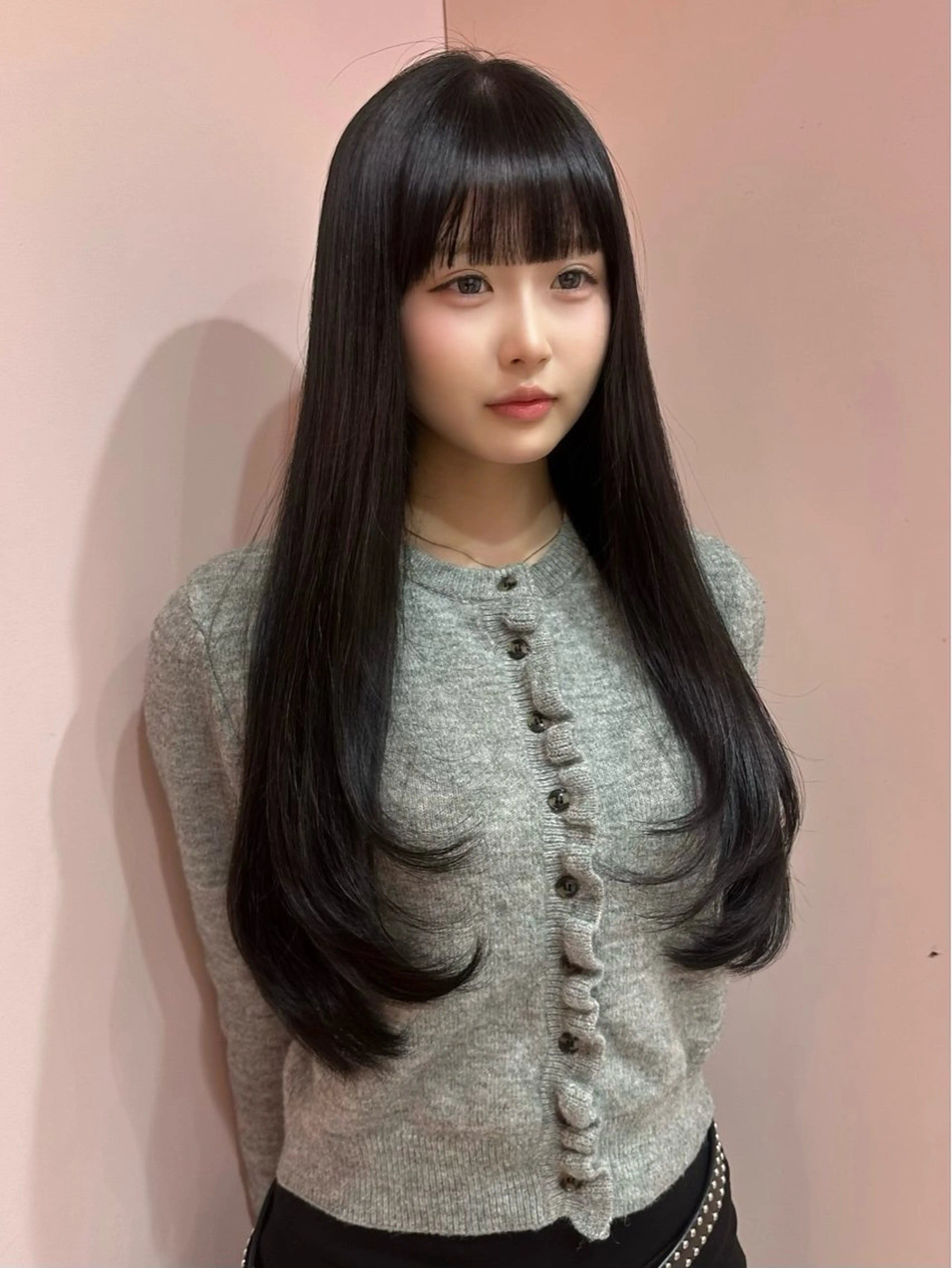 ロング レイヤーカット ローレイヤー 𝑴𝑶𝑲𝑨 トレンド韓国ヘア🩷のヘアスタイル