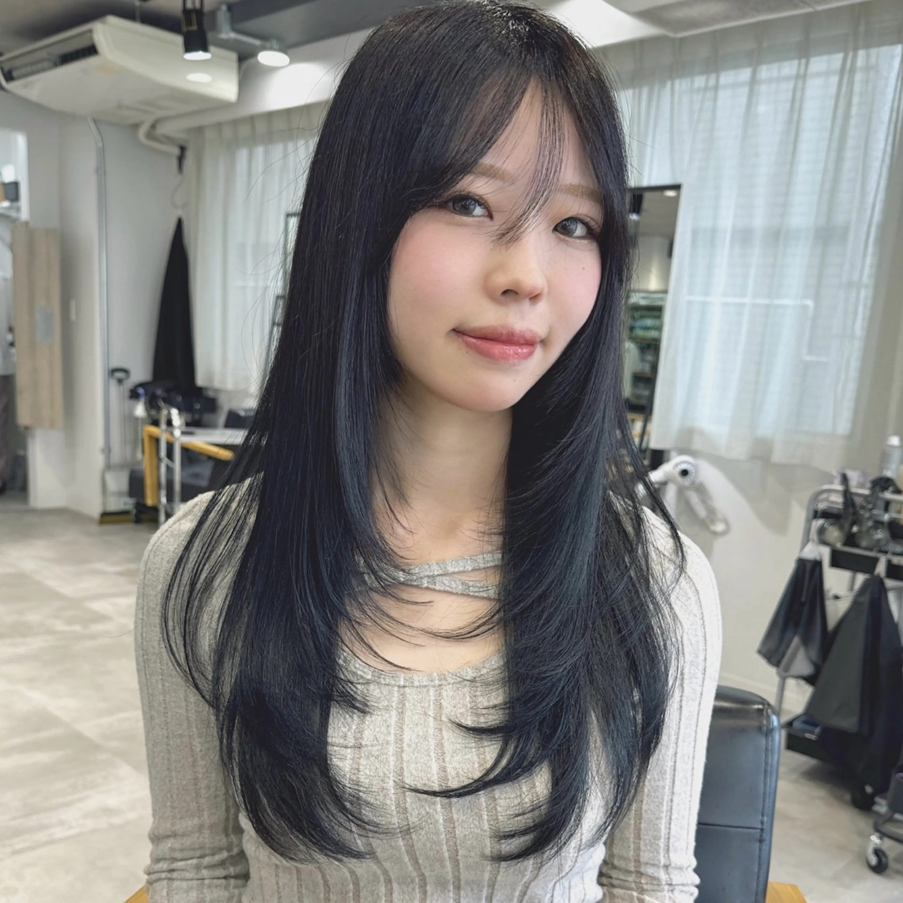 ロング 切りっぱなしボブイヤ リングカラー清水隆央のヘアスタイル