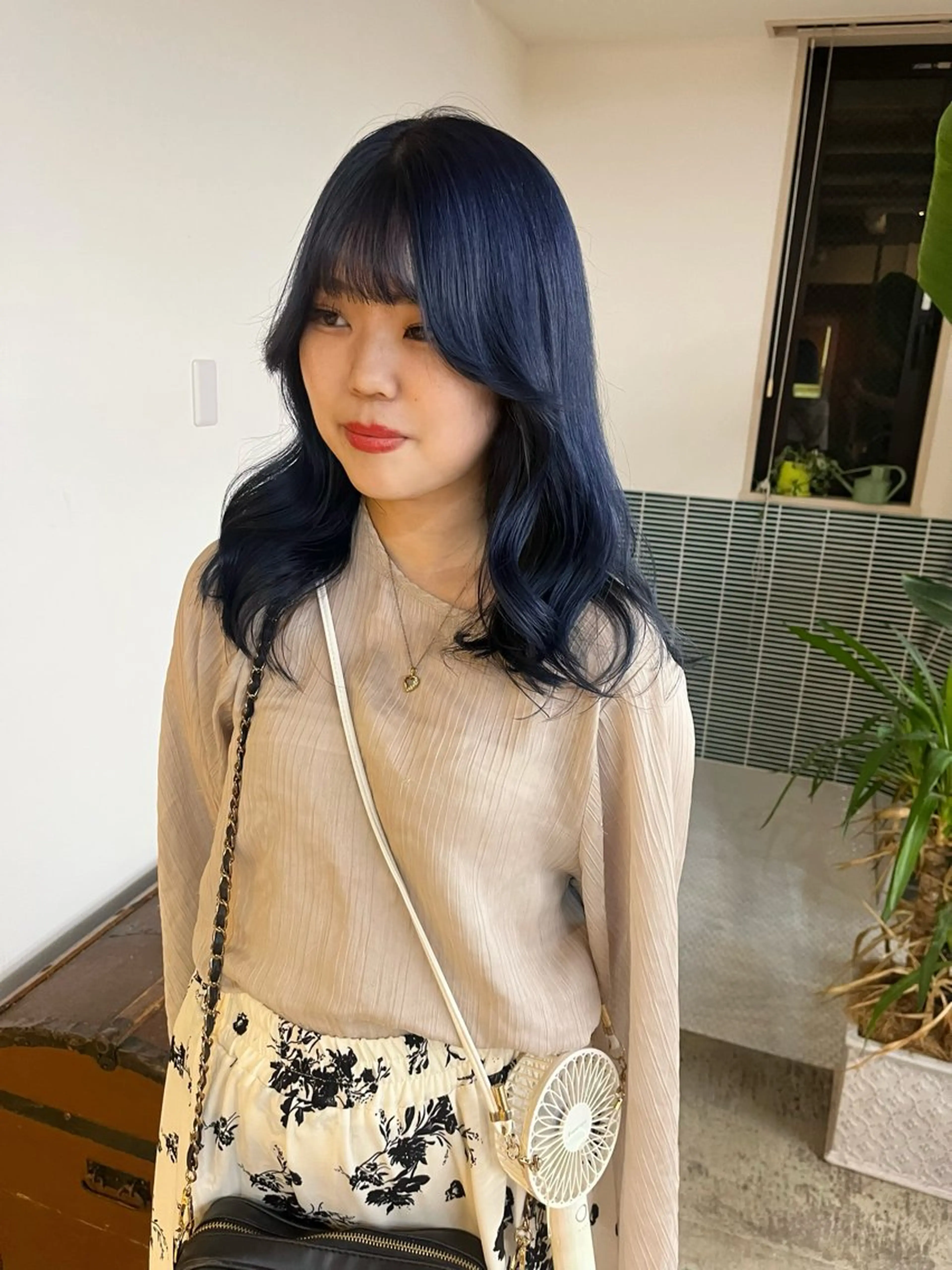 ミディアム カラー ブリーチ ブルーカラー ネイビーカラー カット ヘアカラー トリートメント 🩷ハイトーン透明感 レイヤー🩷ユリカのヘアスタイル