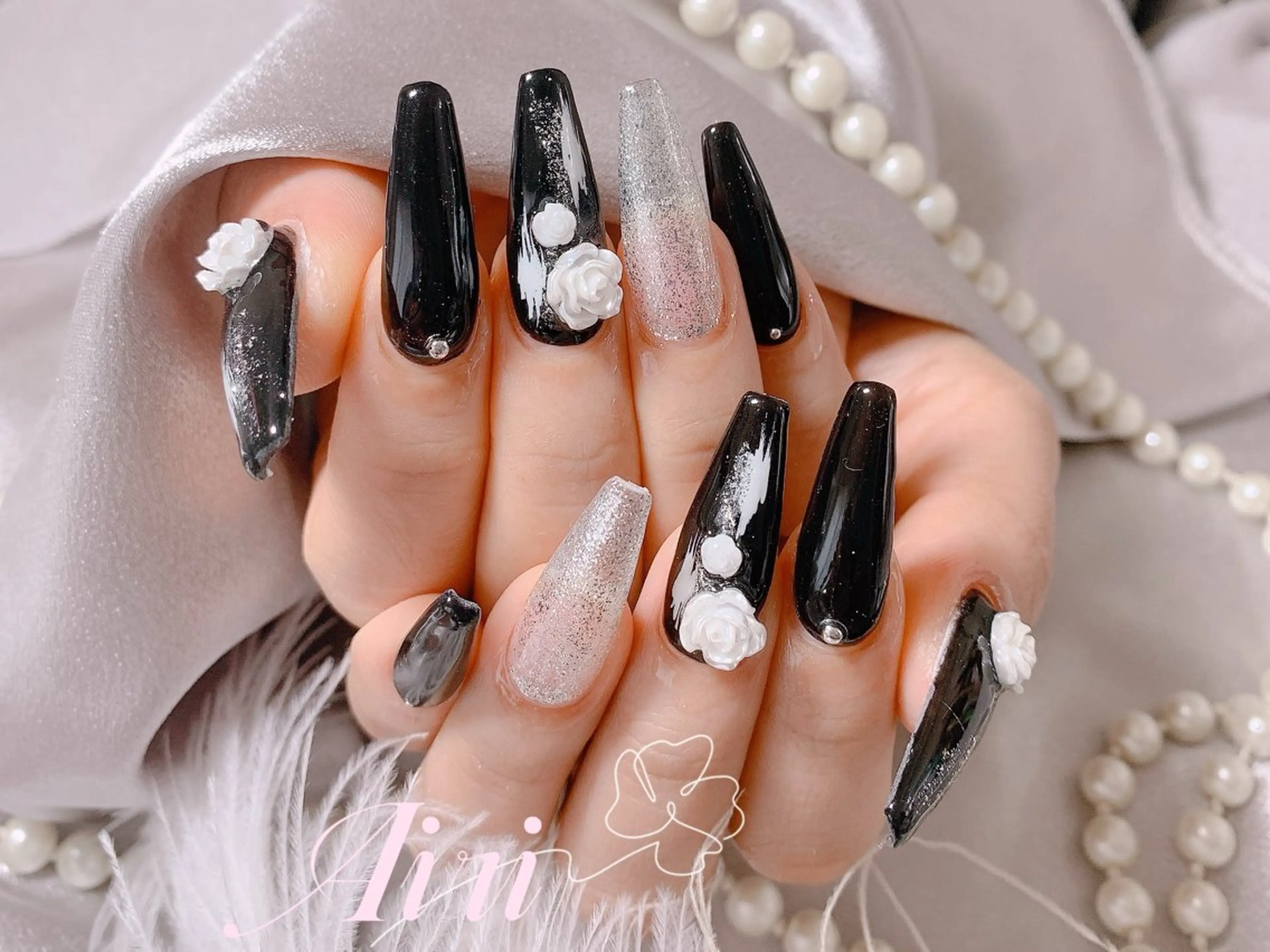 ネイル 桜ネイル フットネイル ジェルネイル ラメ(グリッター) ラメグラデーション ハンドネイル ネイルサロンAiri 長さ出し·シンプルのネイルデザイン