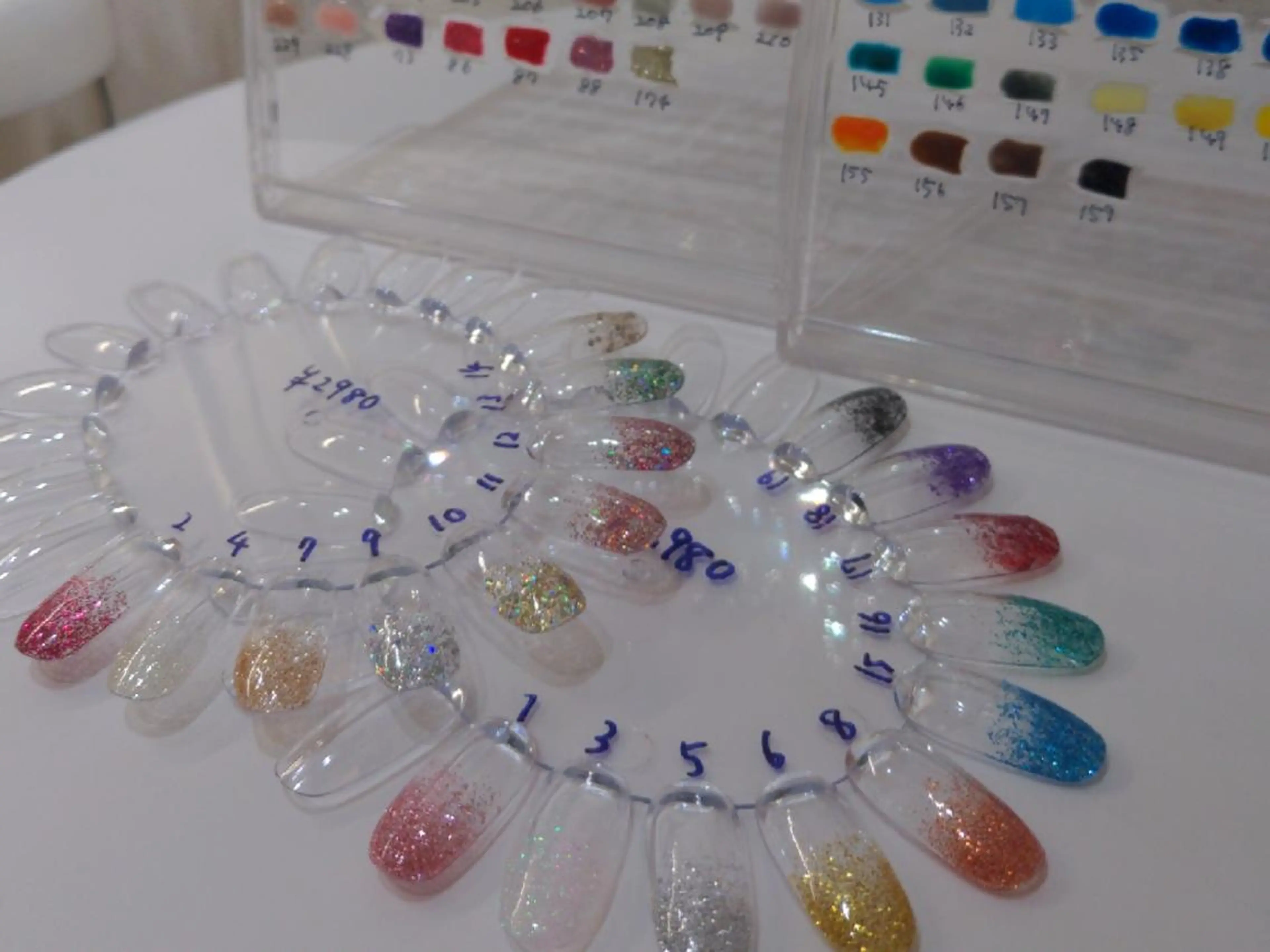 ネイル cachette. 鈴木のネイルデザイン