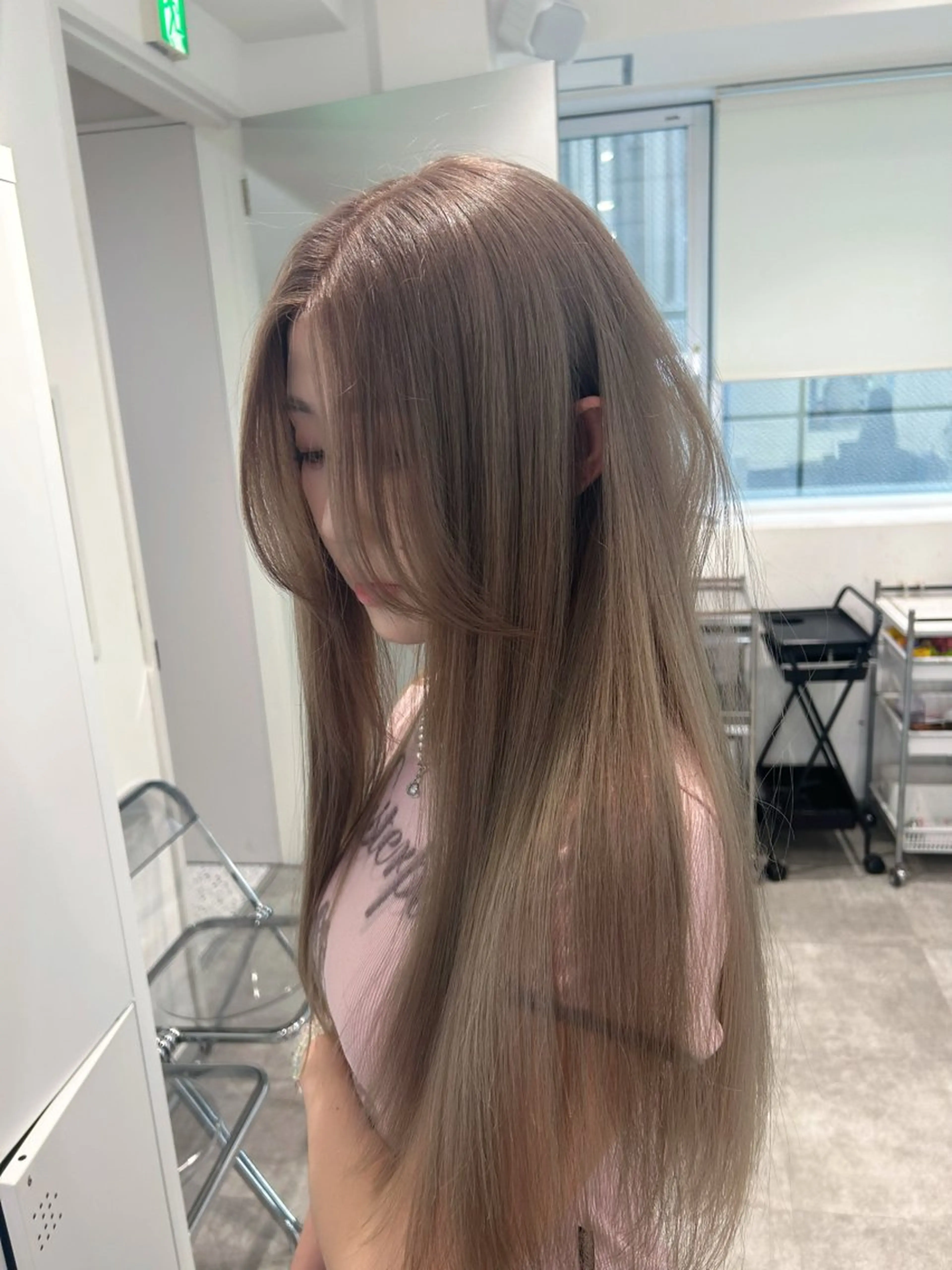 ロング ヘアカラー トリートメント ブリーチ/ベージュ /レイヤー/ひよりのヘアスタイル