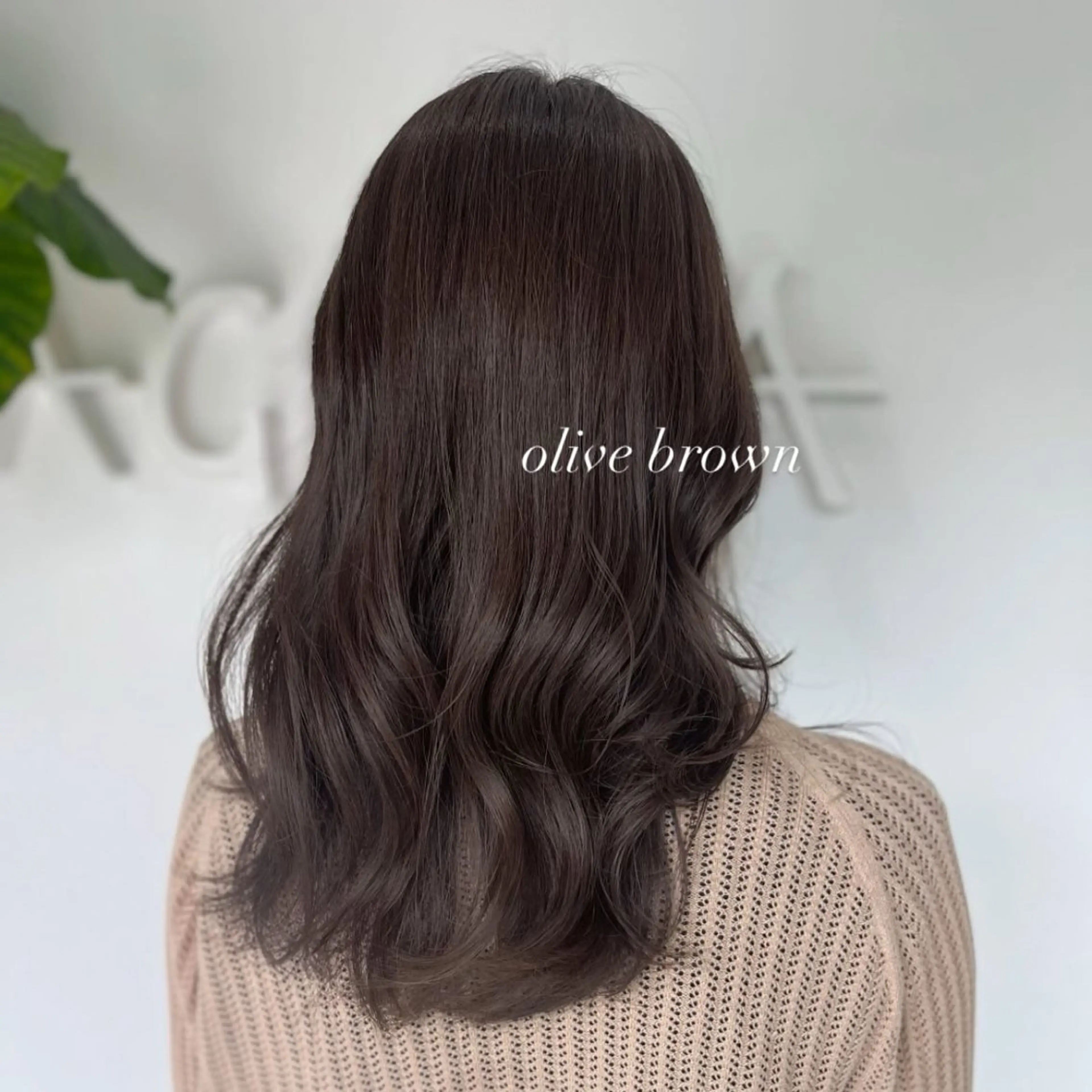 ロング カラー ブリーチ ブラウンカラー ブリーチなしカラー オリーブブラウン カット ヘアカラー トリートメント 透明感カラー／ 艶感カラー／RAMUのヘアスタイル
