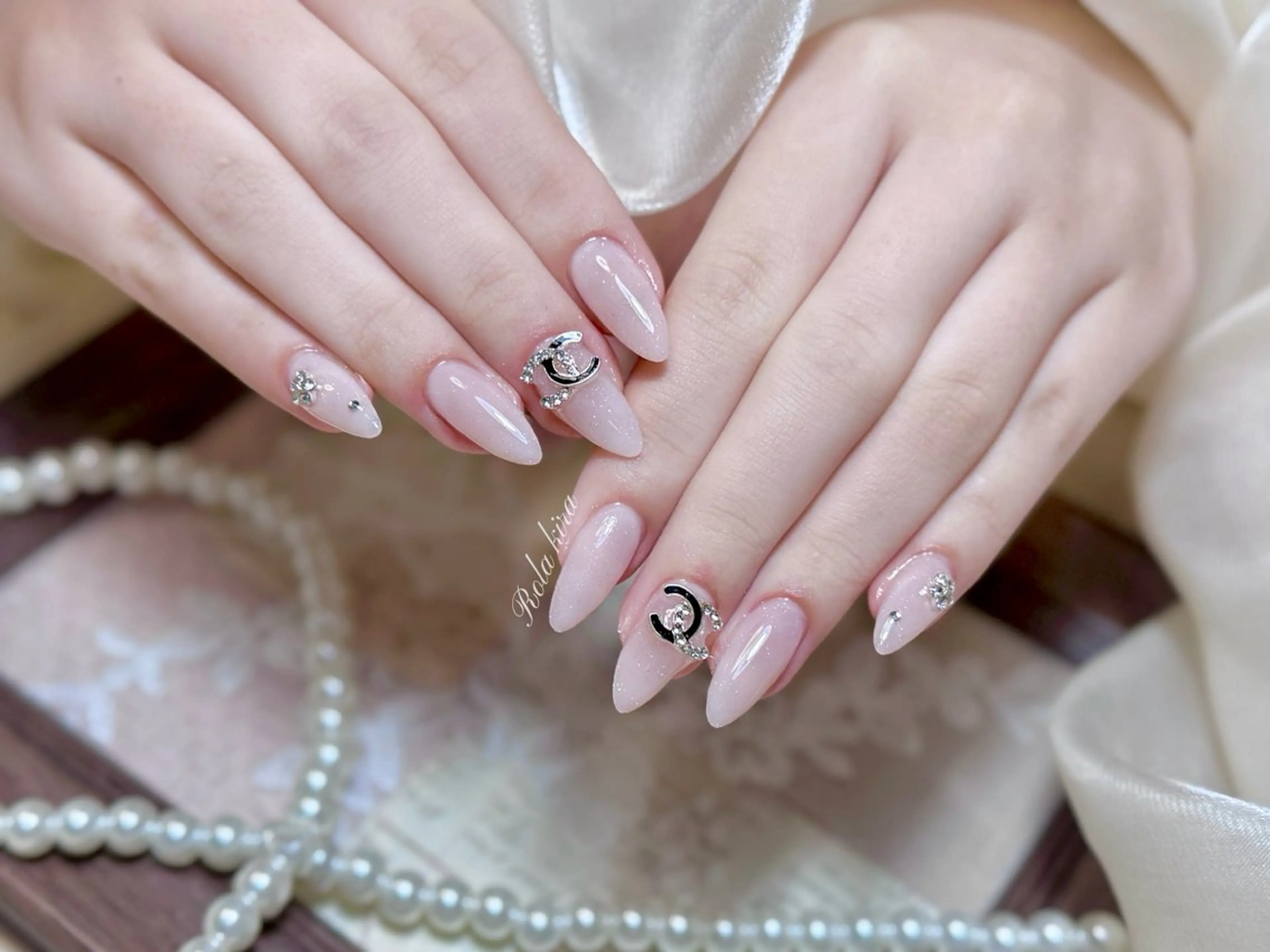 ネイル オーロラネイル フラワーネイル フレンチネイル ジェルネイル ガラスフレンチ ハンドネイル Rola kira nail salon所属・Rola kira 麗のネイルデザイン