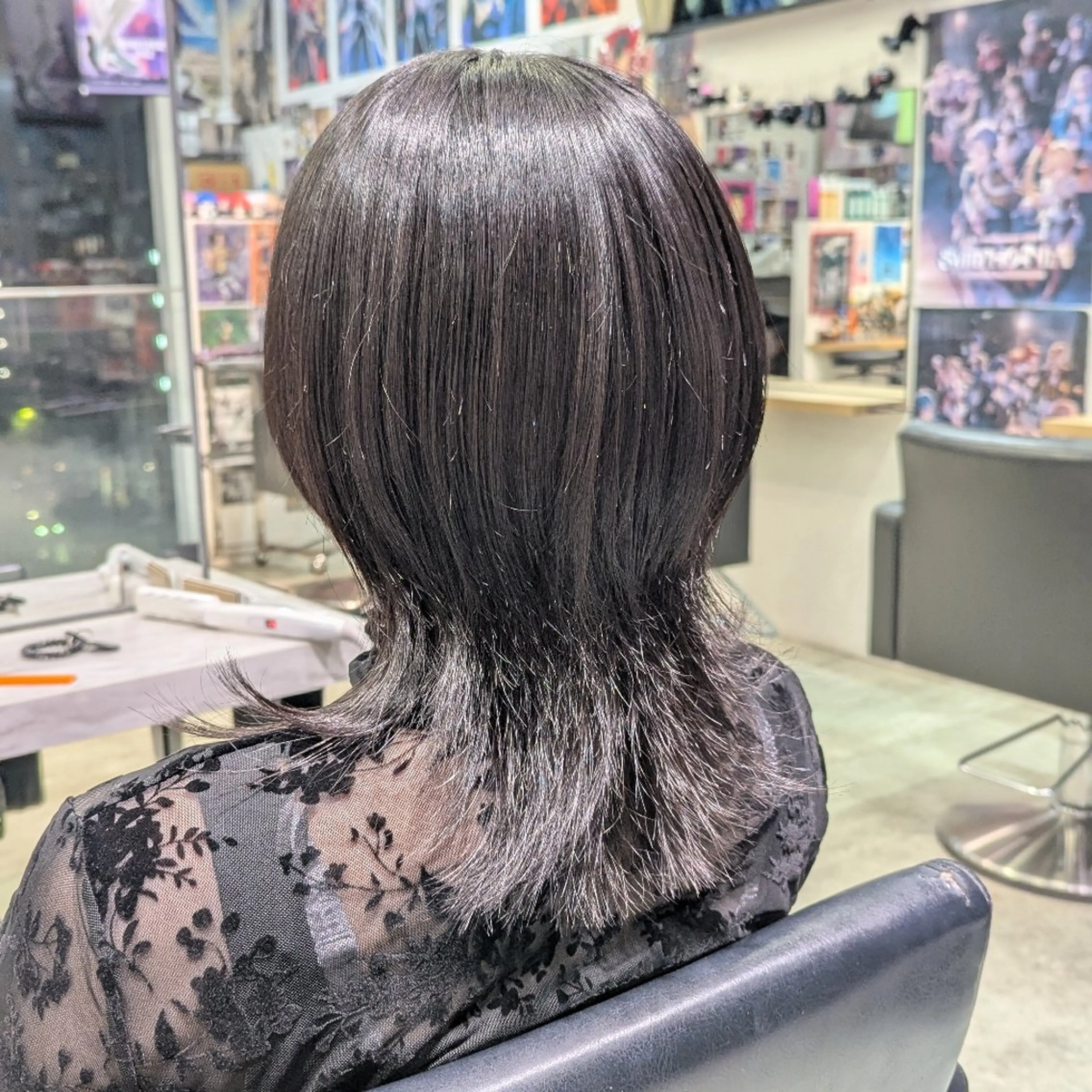 ミディアム ウルフカット 推しカラー🦉にじさ んじカラー🌈🕒✨のヘアスタイル