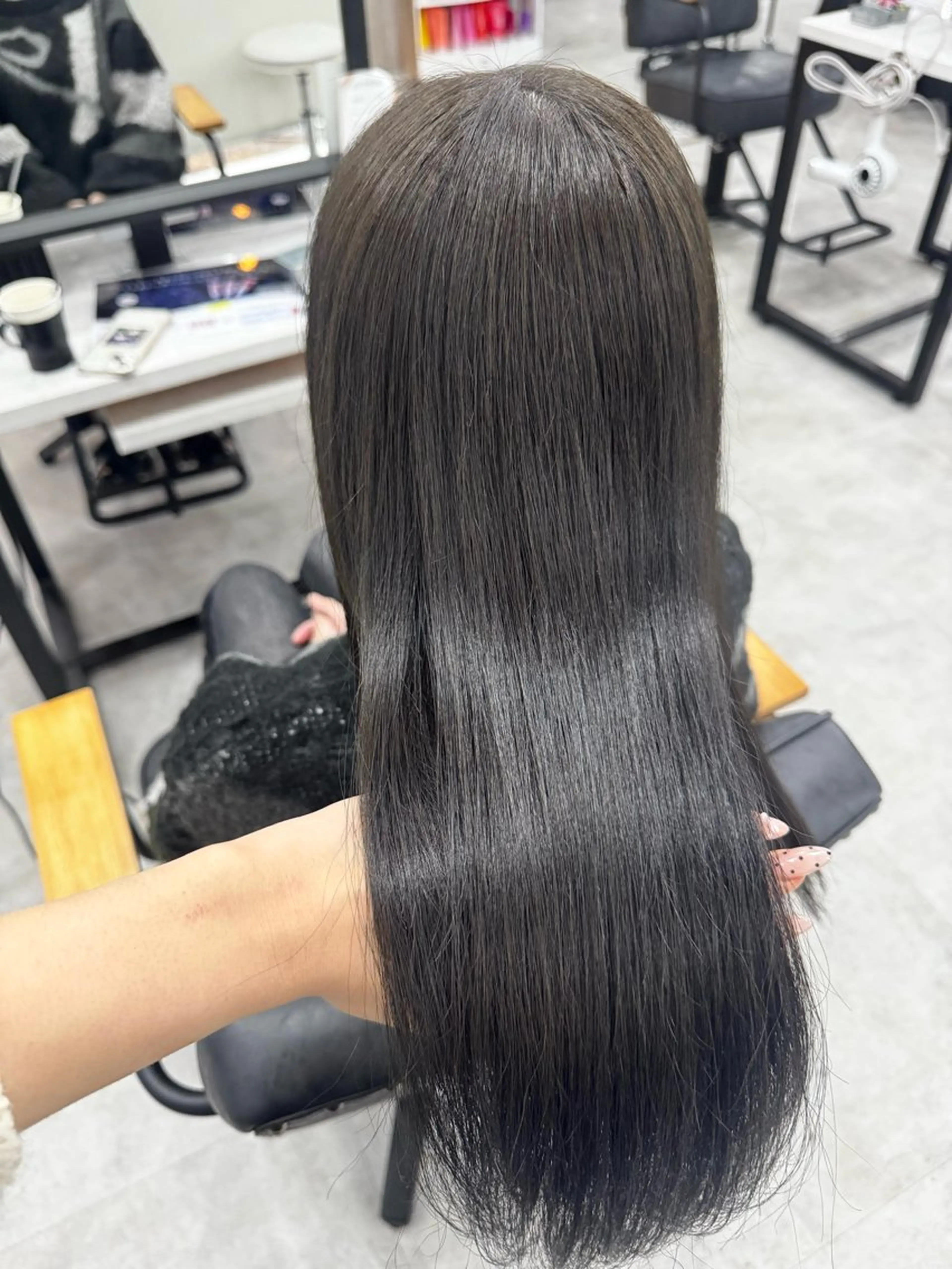 ロング カラー アッシュ アッシュブラウン ベージュカラー 黒髪 ブリーチ カット ヘアカラー トリートメント 赤み無し柔らかカラー 【梅田】madokaのヘアスタイル