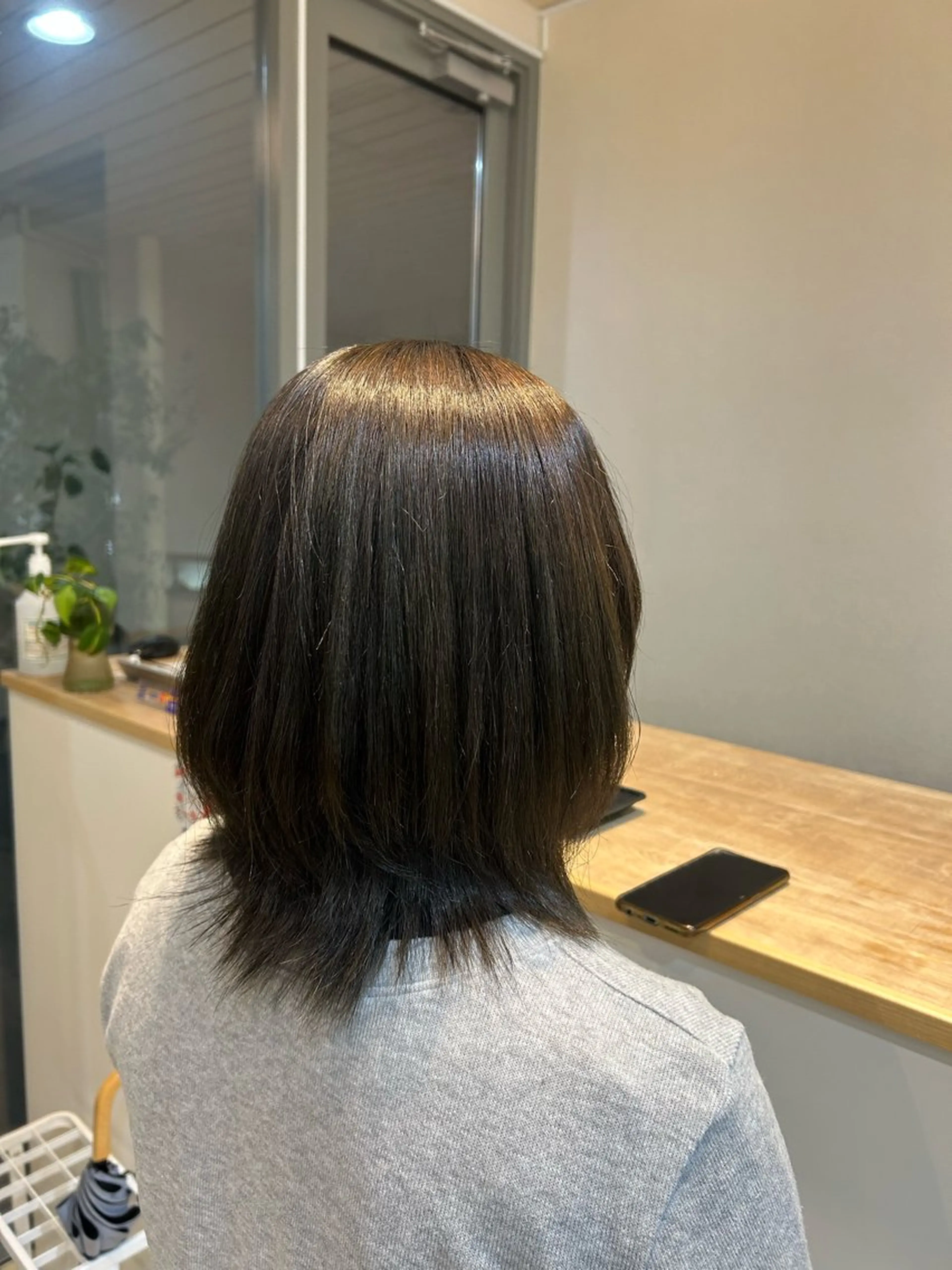 ミディアム カラー ブラウンカラー オリーブブラウン ウジイエ ミユウのヘアスタイル