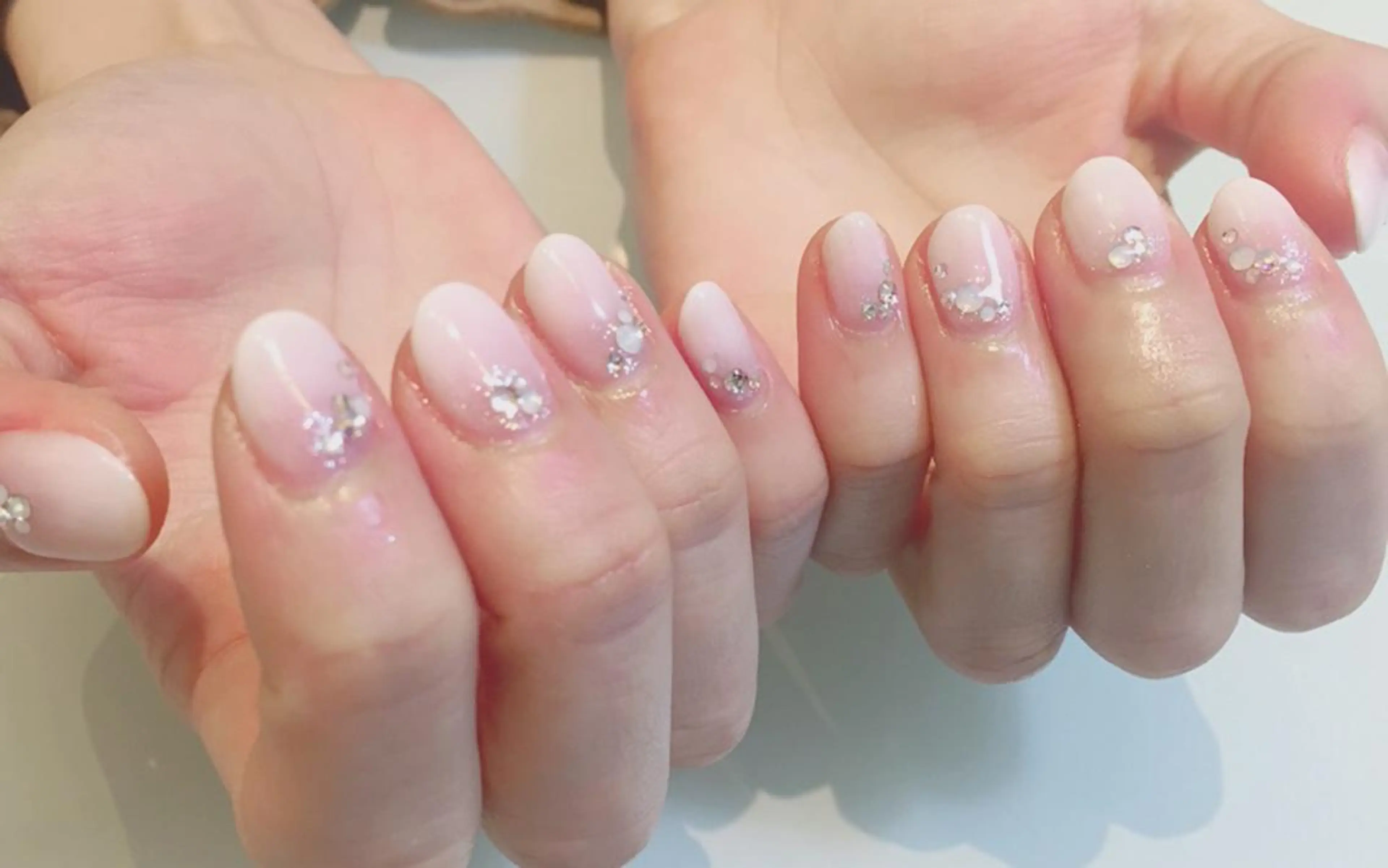 ネイル グラデーション ストーンネイル ハンドネイル ハンドケア NAIL 106G所属・西日暮里駅徒歩1分/ NAIL106Gのネイルデザイン