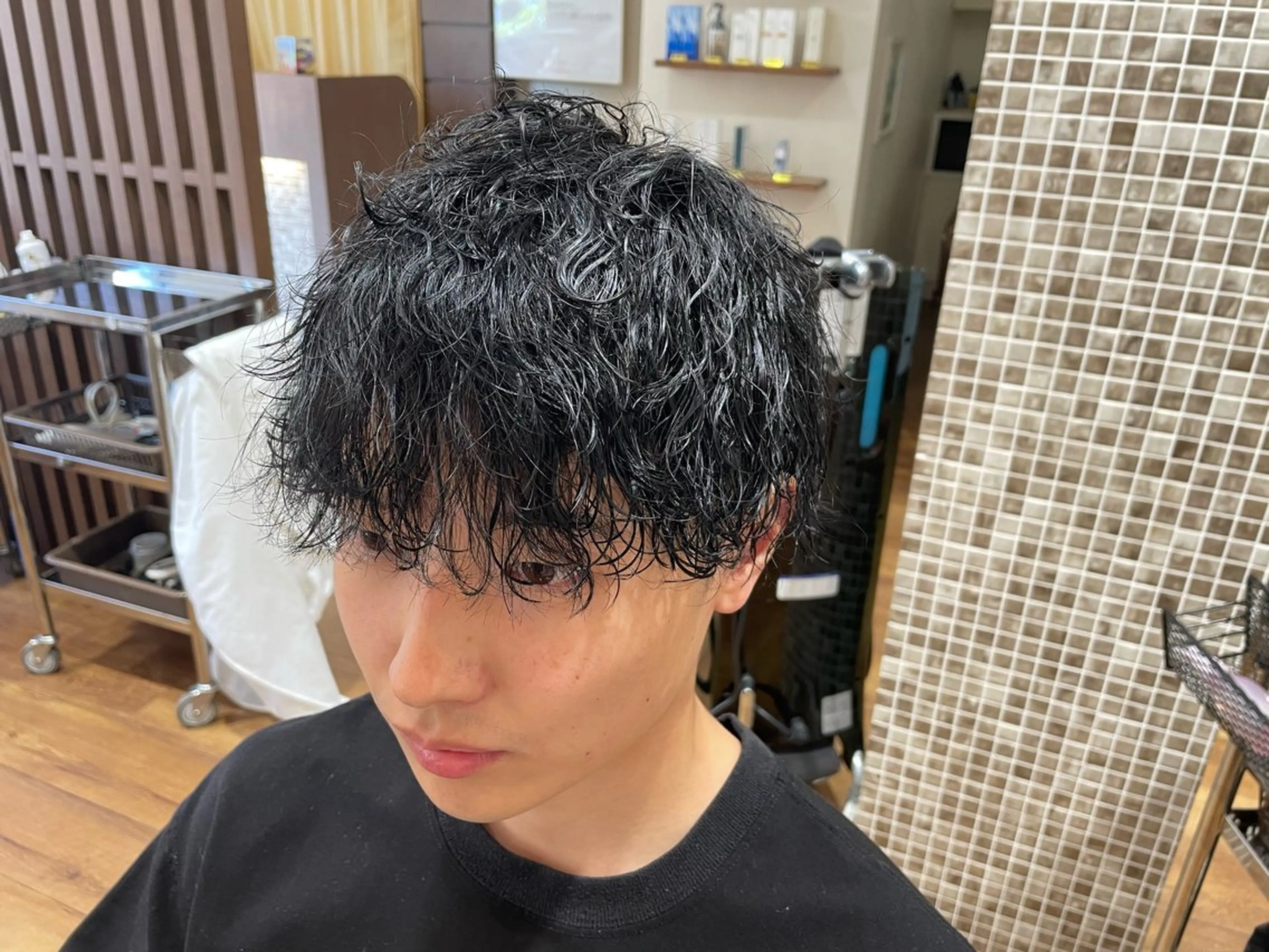 ショート パーマ メンズ メンズパーマ 波巻きパーマ 絹村 健人のヘアスタイル