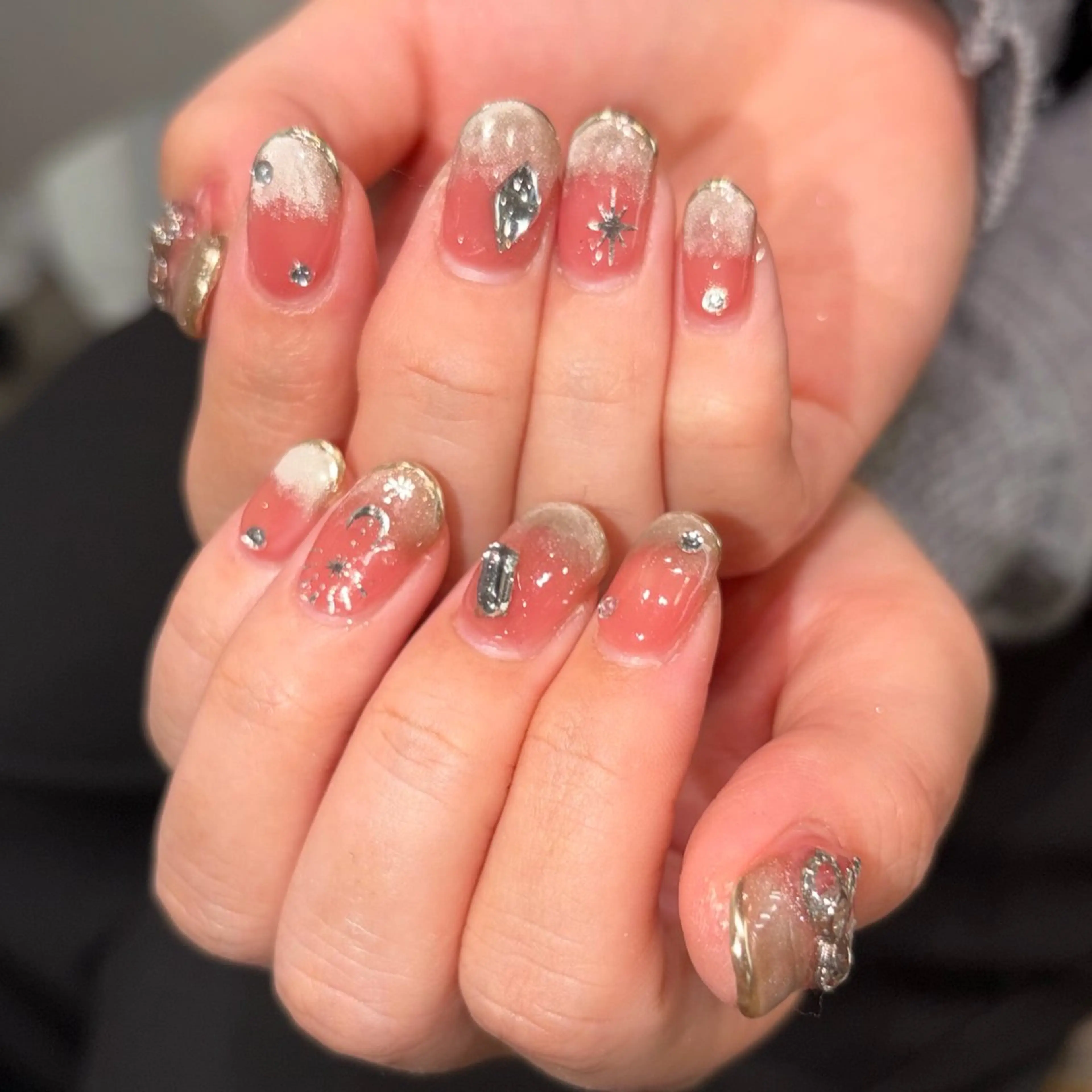 ネイル グラデーション マグネットネイル ハンドネイル ハイトーン/ ネイル💅まりなのヘアスタイル