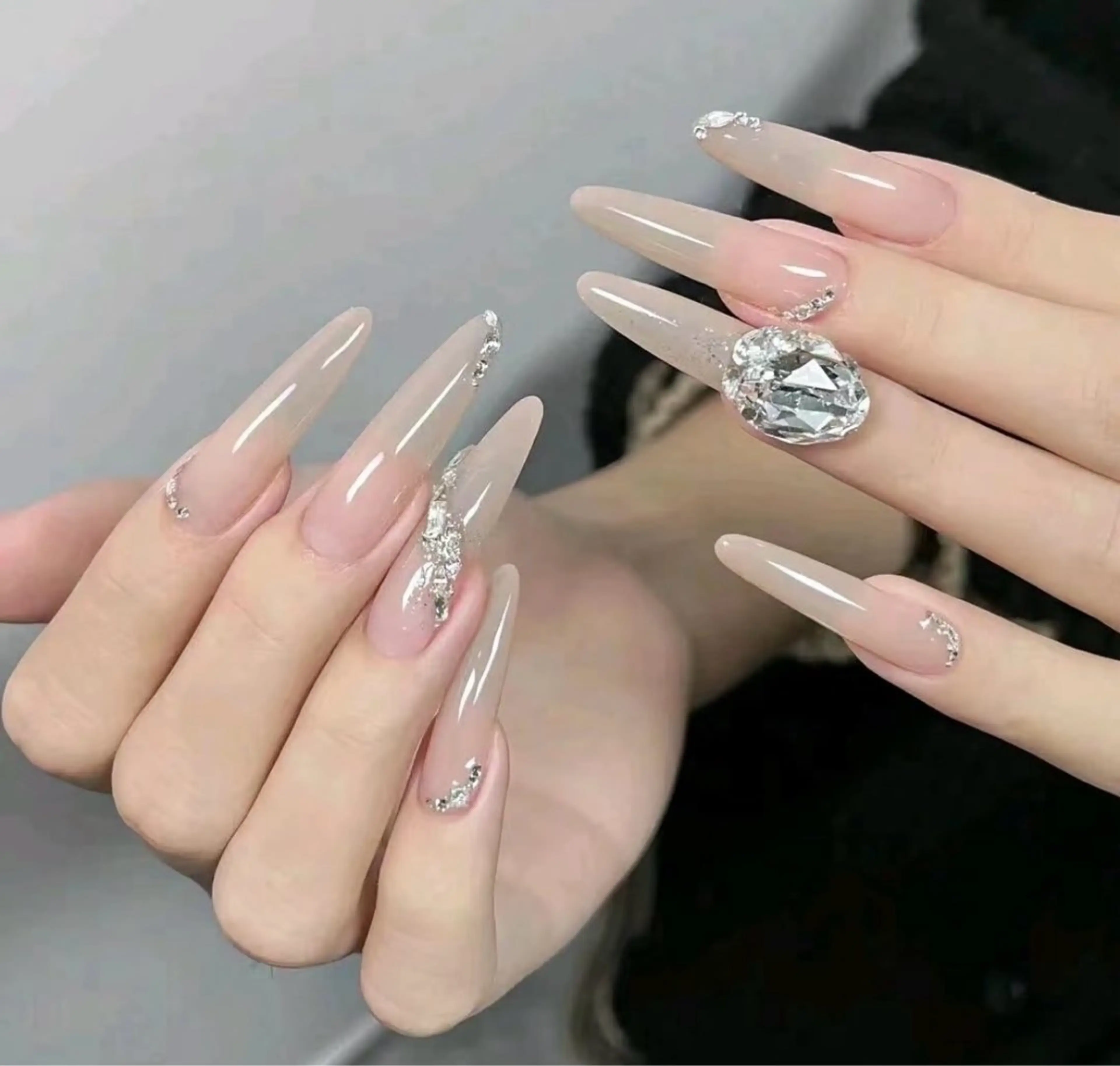 ネイル DR NAIL新宿所属・Haruka 🎀のネイルデザイン