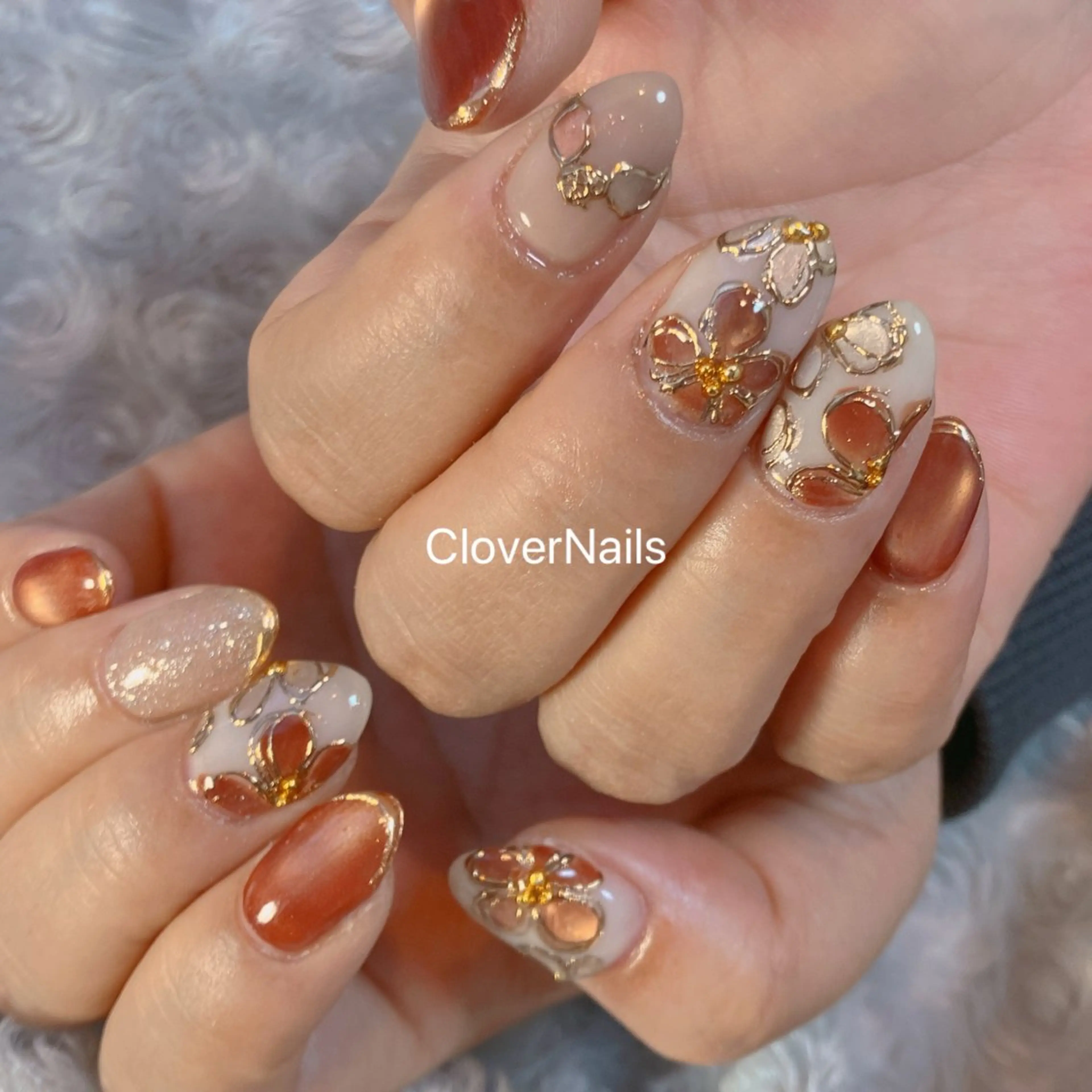 ネイル フラワーネイル ゴールド マグネットネイル 持ち込み ハンドネイル 自宅ネイルサロン クロバーネイルのネイルデザイン