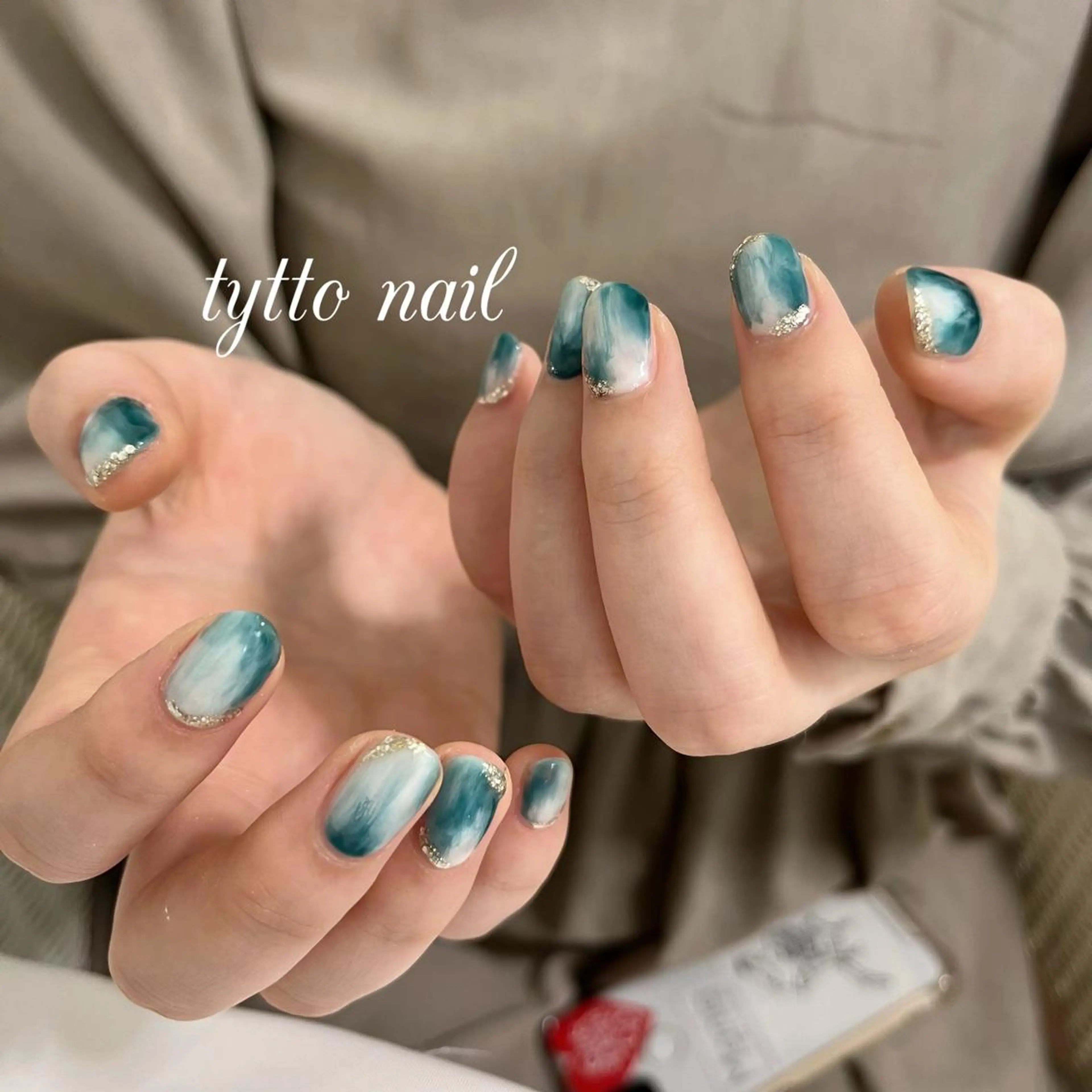 ネイル グリーン キラキラネイル ラメ(グリッター) ニュアンスネイル オフィスネイル ハンドネイル tytto nail ❤︎‪‪eri‪‪のネイルデザイン