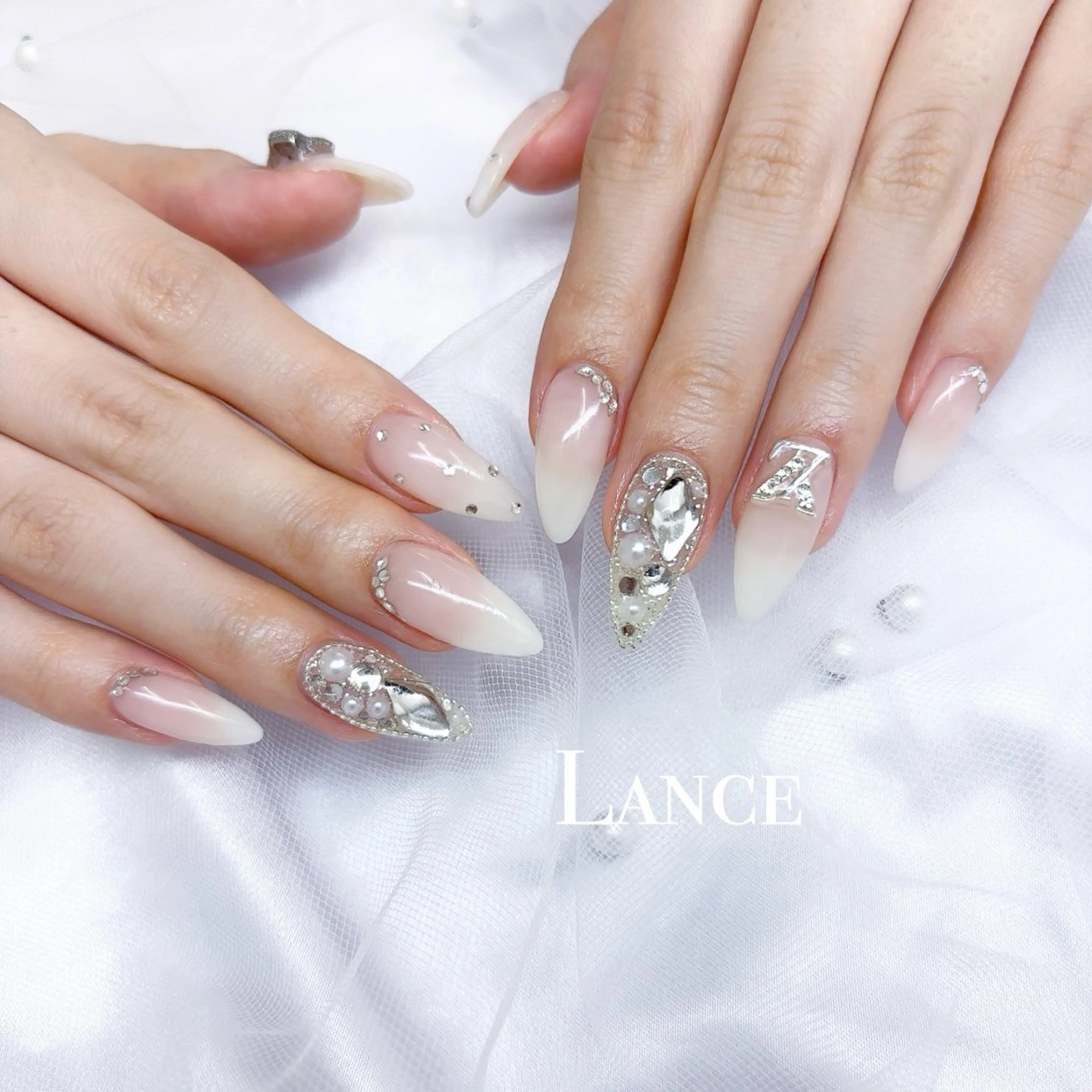 ネイル オーロラネイル フットネイル 氷ネイル・うるうるネイル キラキラネイル 韓国ネイル ハンドネイル Lance nailのネイルデザイン