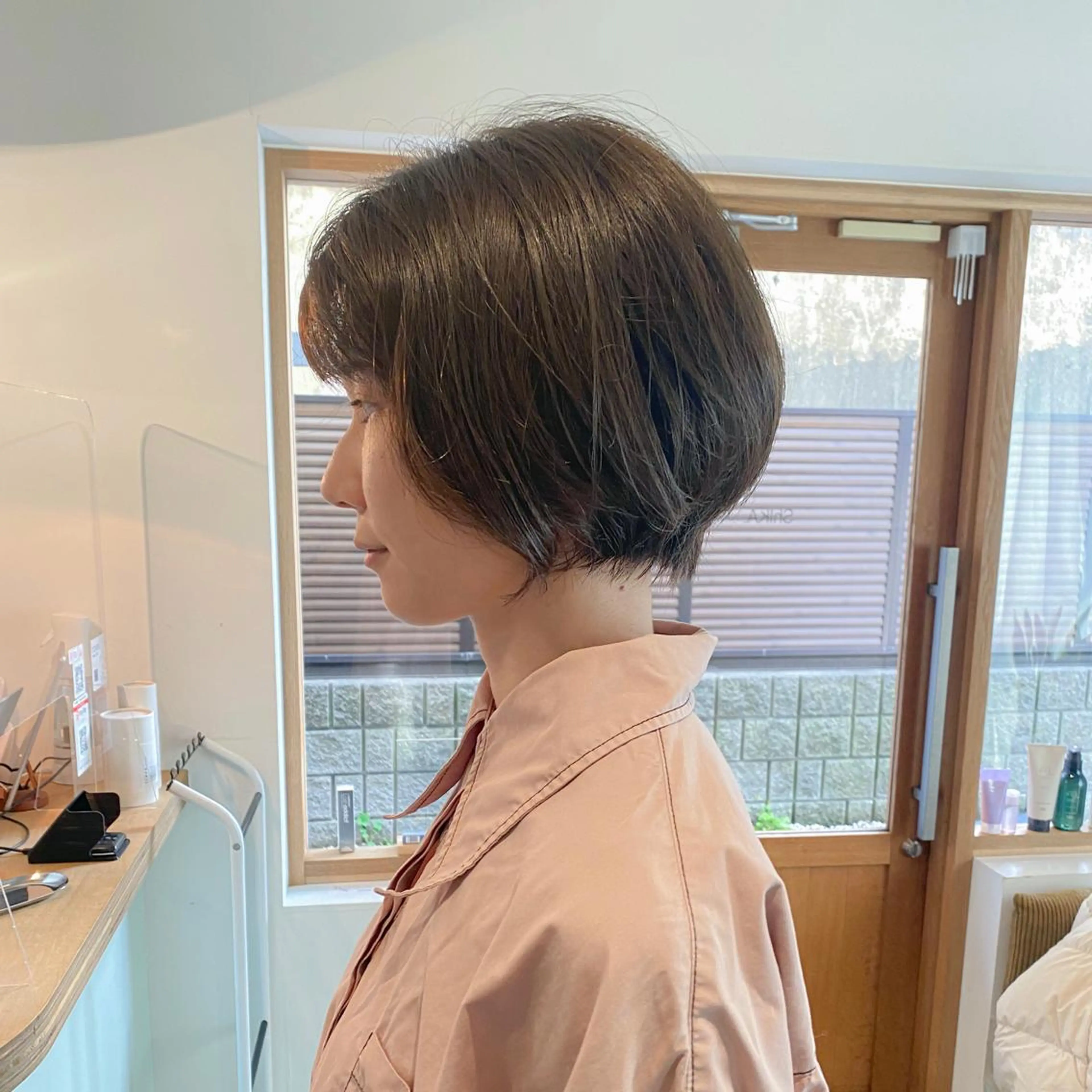 ショート カラー ベージュカラー ブリーチ 透明感カラー ブリーチなしカラー オリーブベージュ 板谷みさき /艶ボブ/藤沢美容室のヘアスタイル