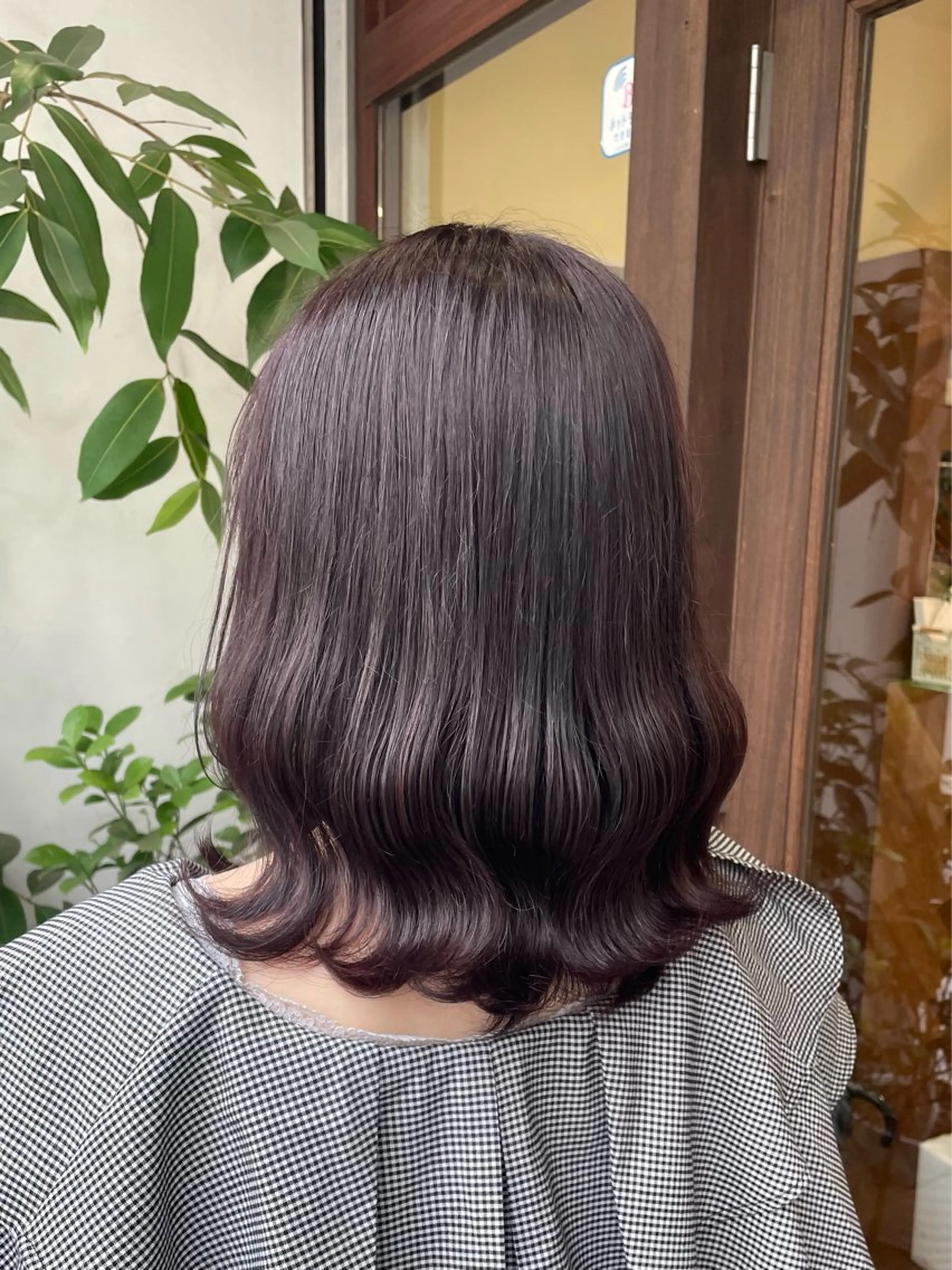 ミディアム ピンクブラウン カット ヘアカラー 《髪質改善 UN BLEACH》のヘアスタイル