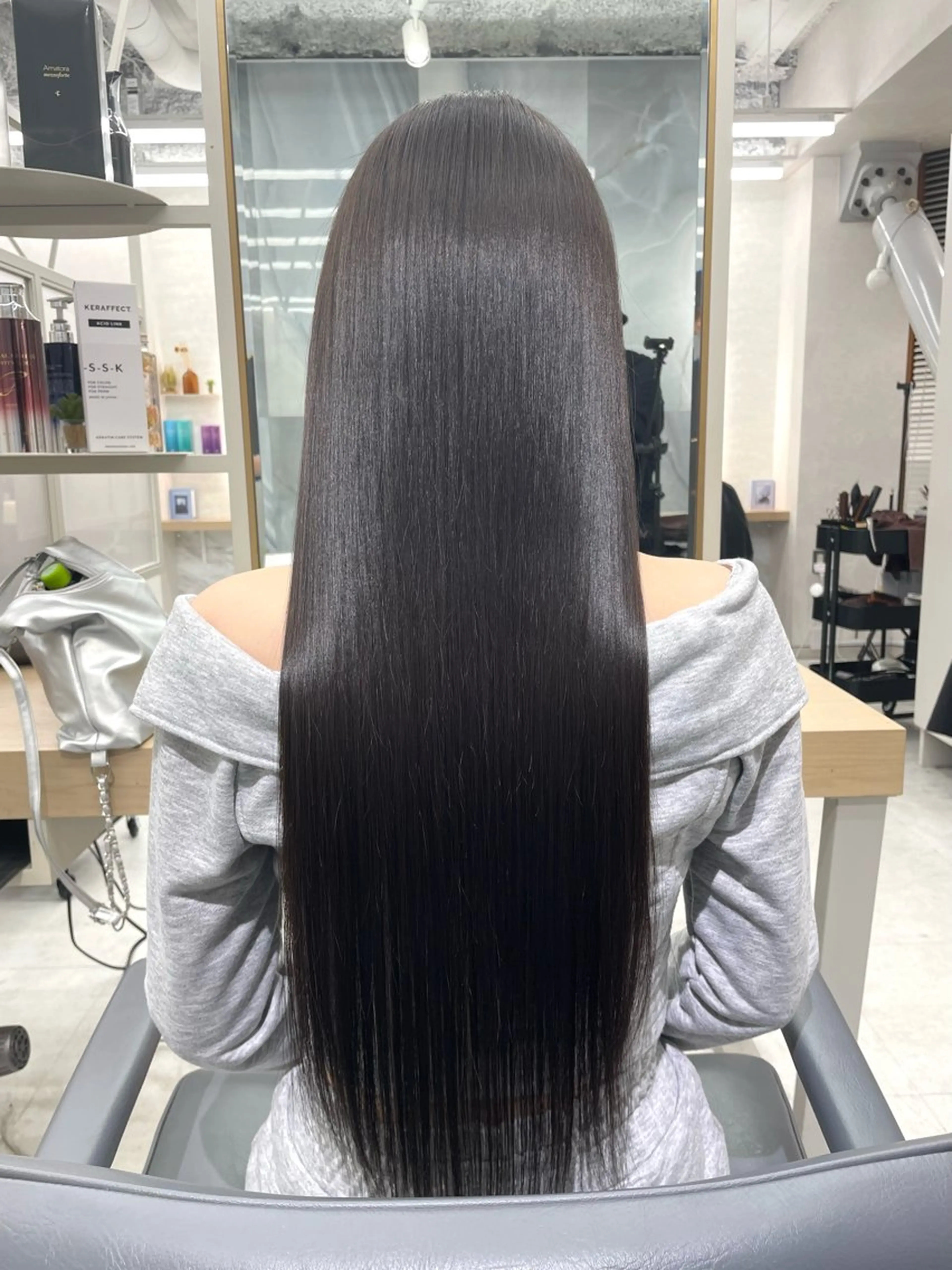 セミロング 半個室サロンyoures hair 髪質改善トリートメント東新宿店所属・榊原竜弥 髪質改善/美髪作りのヘアスタイル