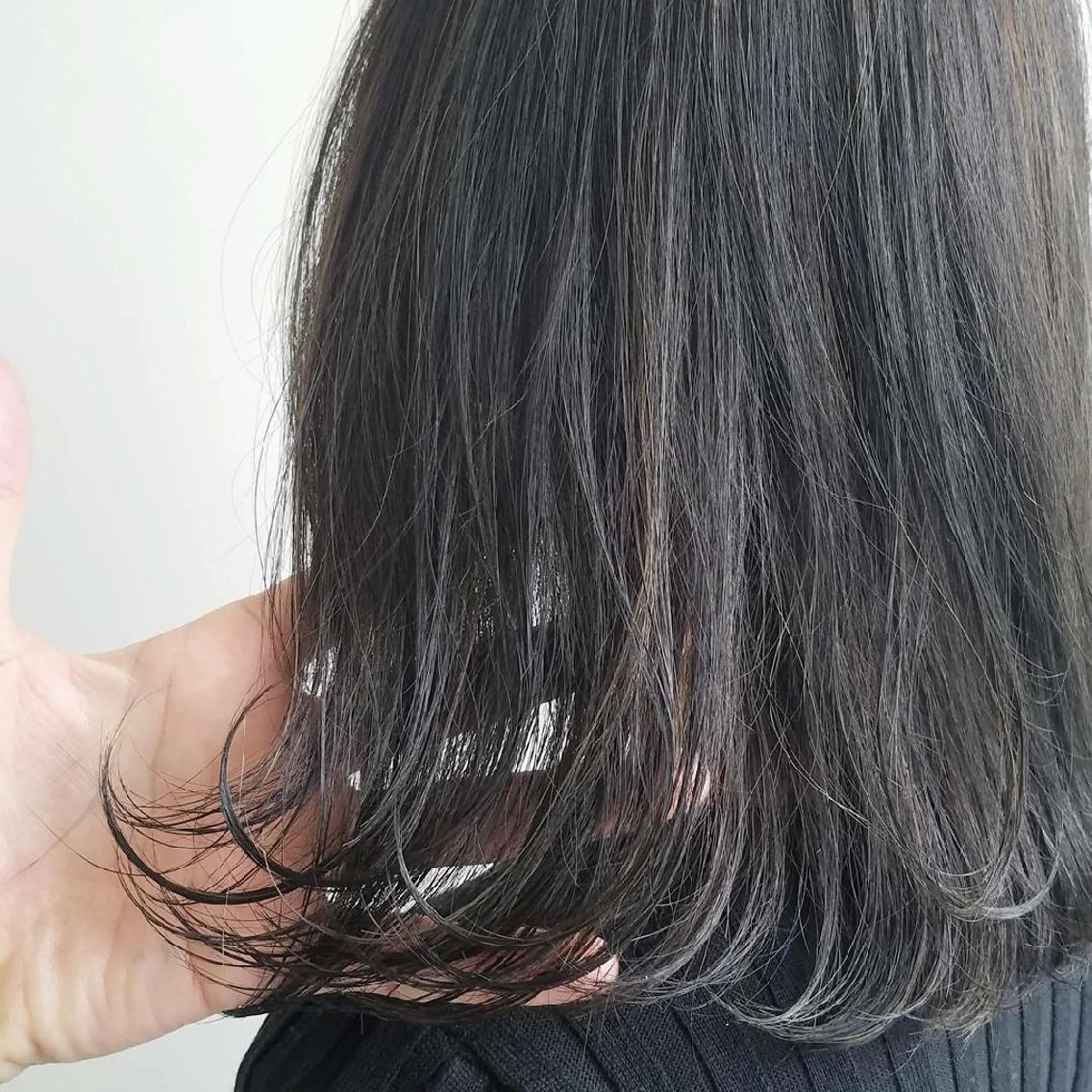 ミディアム カラー ダークグレー ハイライトカラー ハイライト iplus まつげ、眉毛、耳つぼのマツエク・マツパデザイン