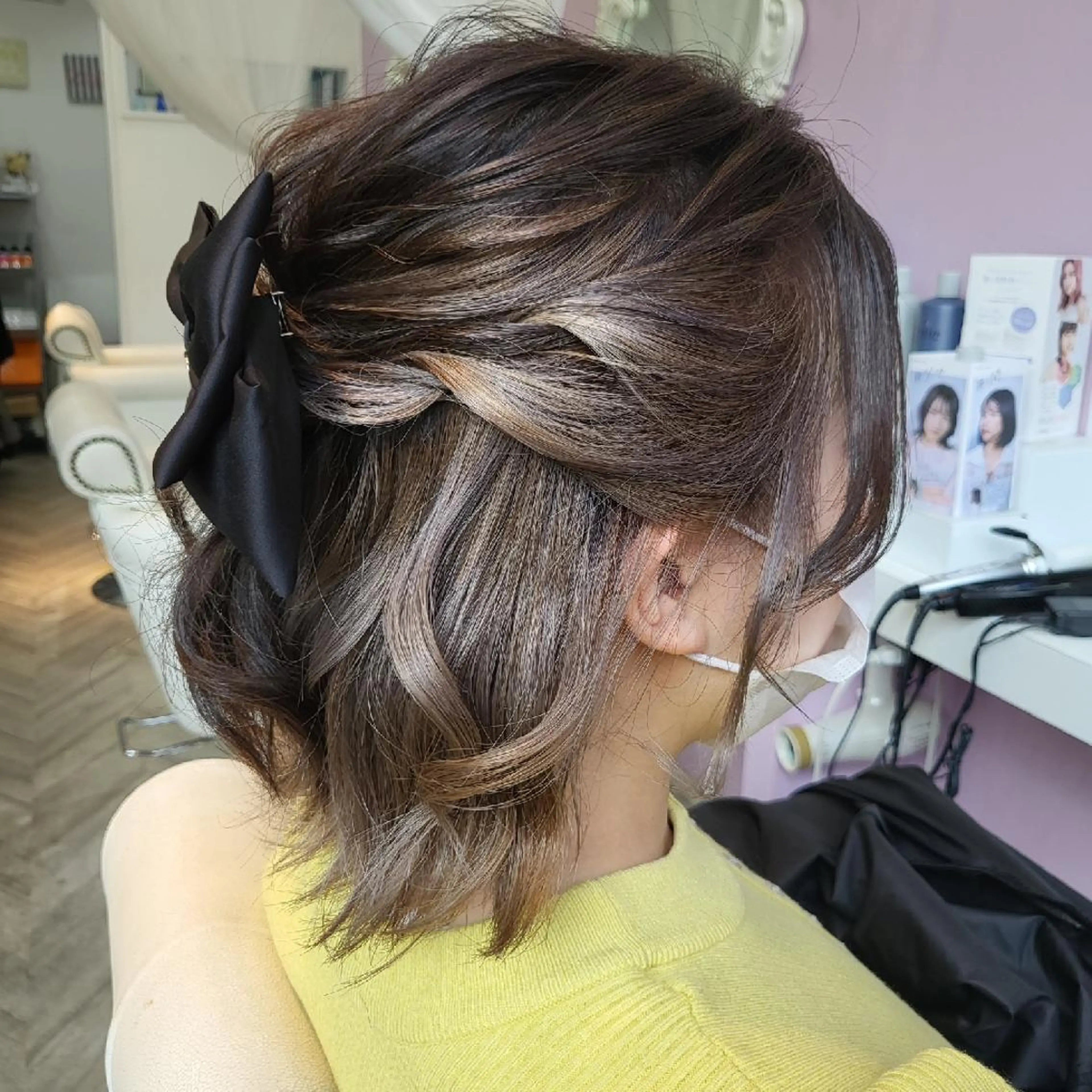 ショート カラー ヘアアレンジ ベージュカラー グレージュ シルバー シルバーベージュ ナカシマ  アユミのヘアスタイル