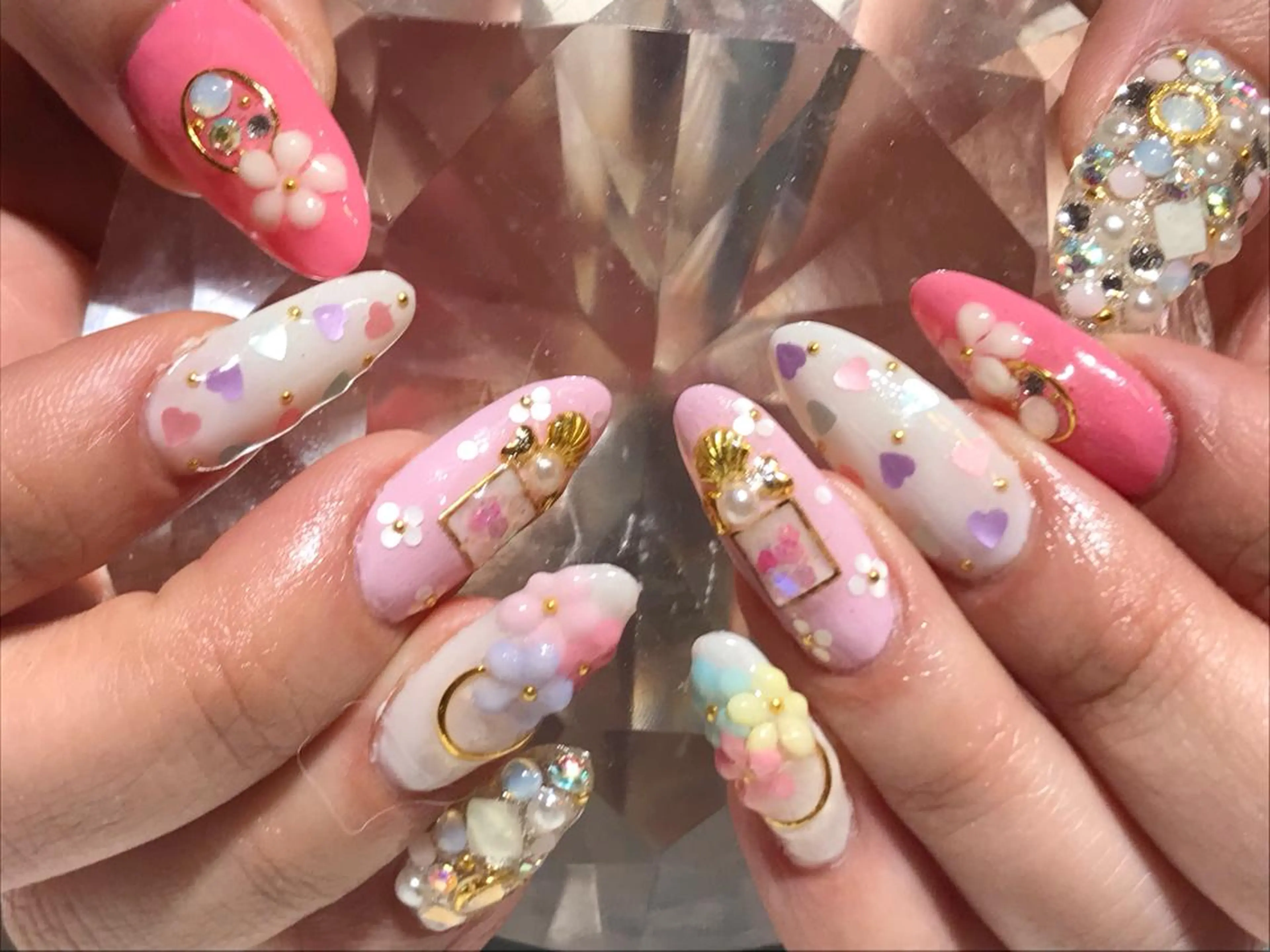 ネイル フラワーネイル ジェルネイル ハート スカルプネイル ストーンネイル YUN 💅のネイルデザイン