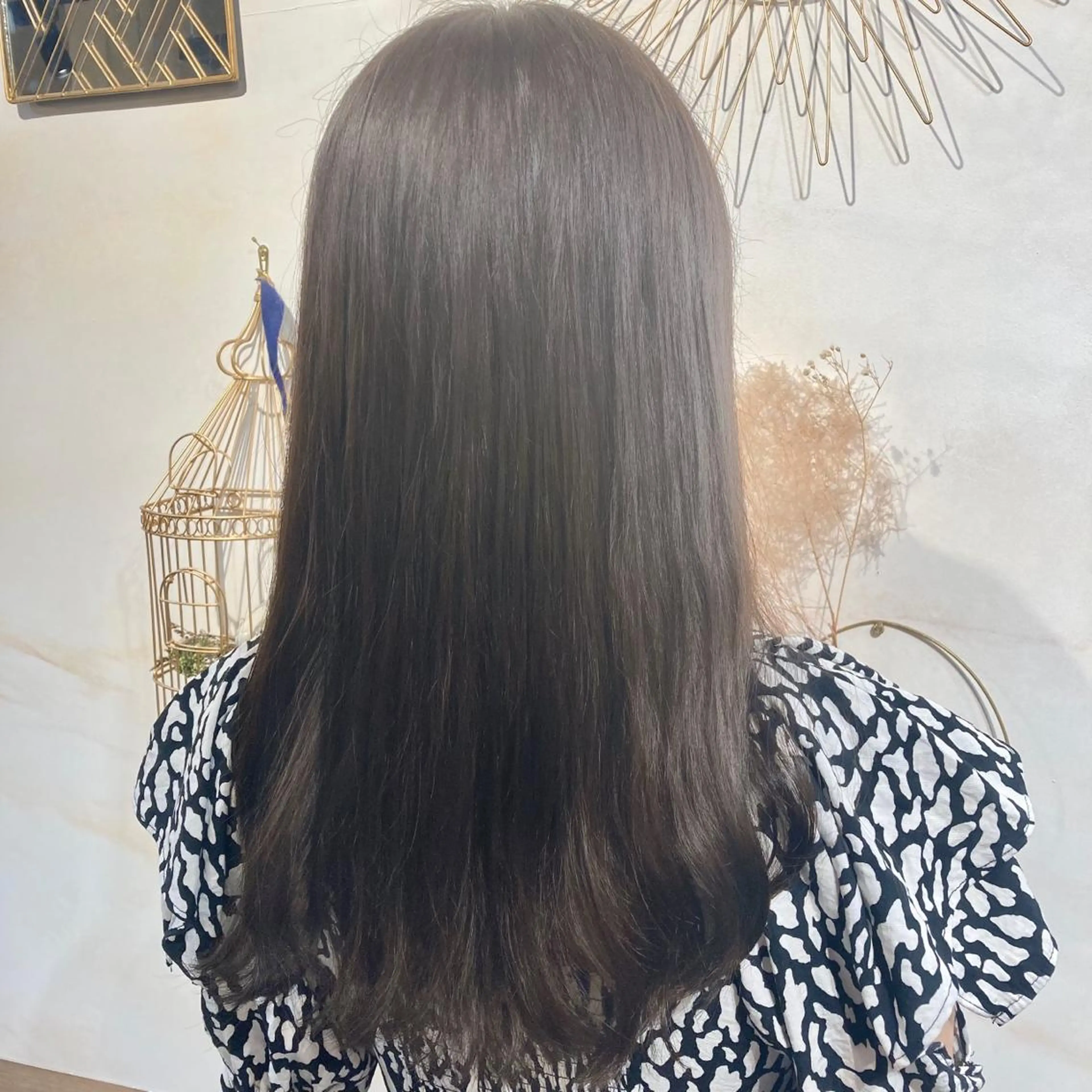 ロング カラー アッシュ ベージュカラー 片柳 美友季のヘアスタイル