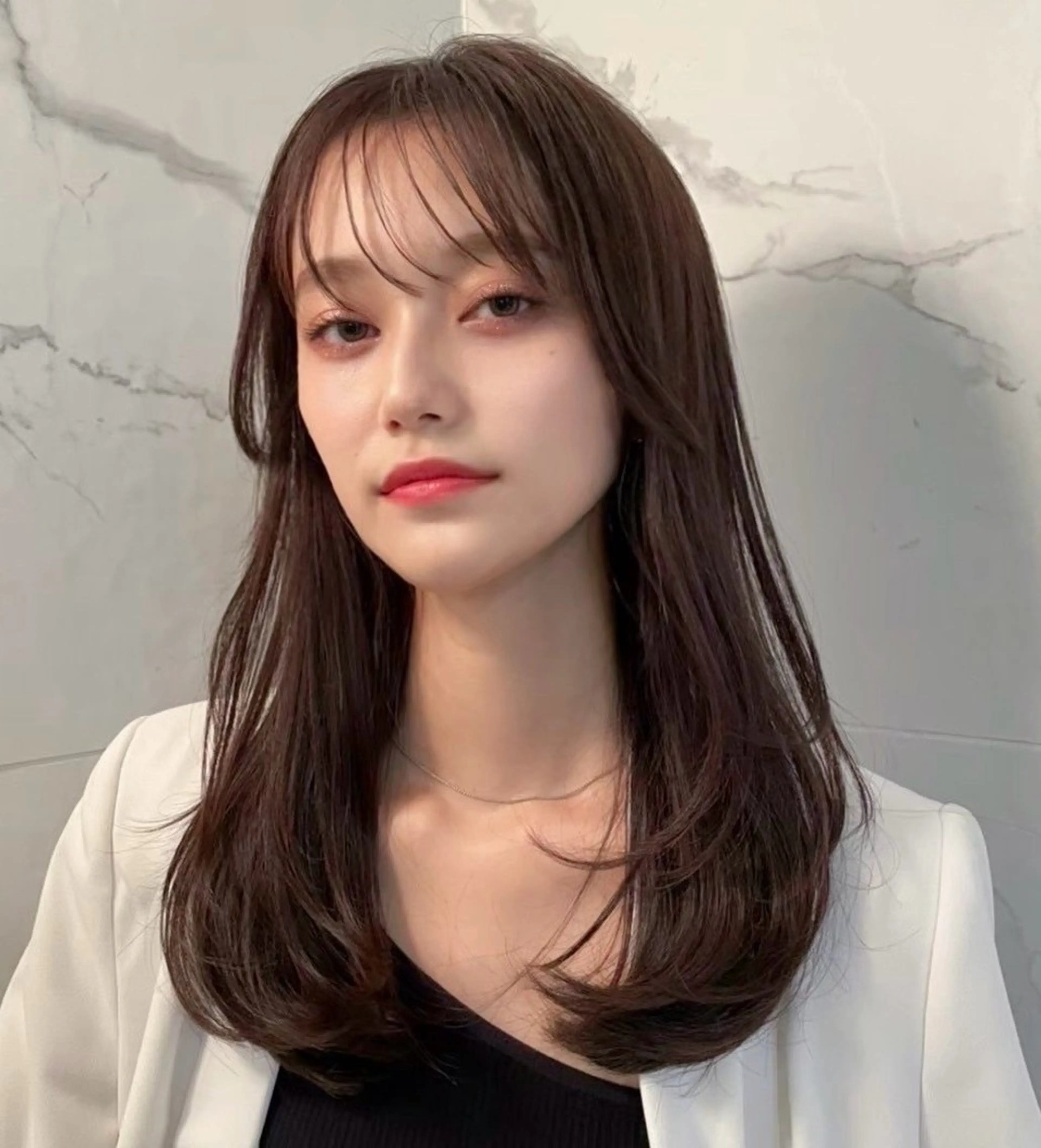 ロング レイヤーカット 塩入ひろの、韓国ヘア 梅田/束感まつ毛のヘアスタイル