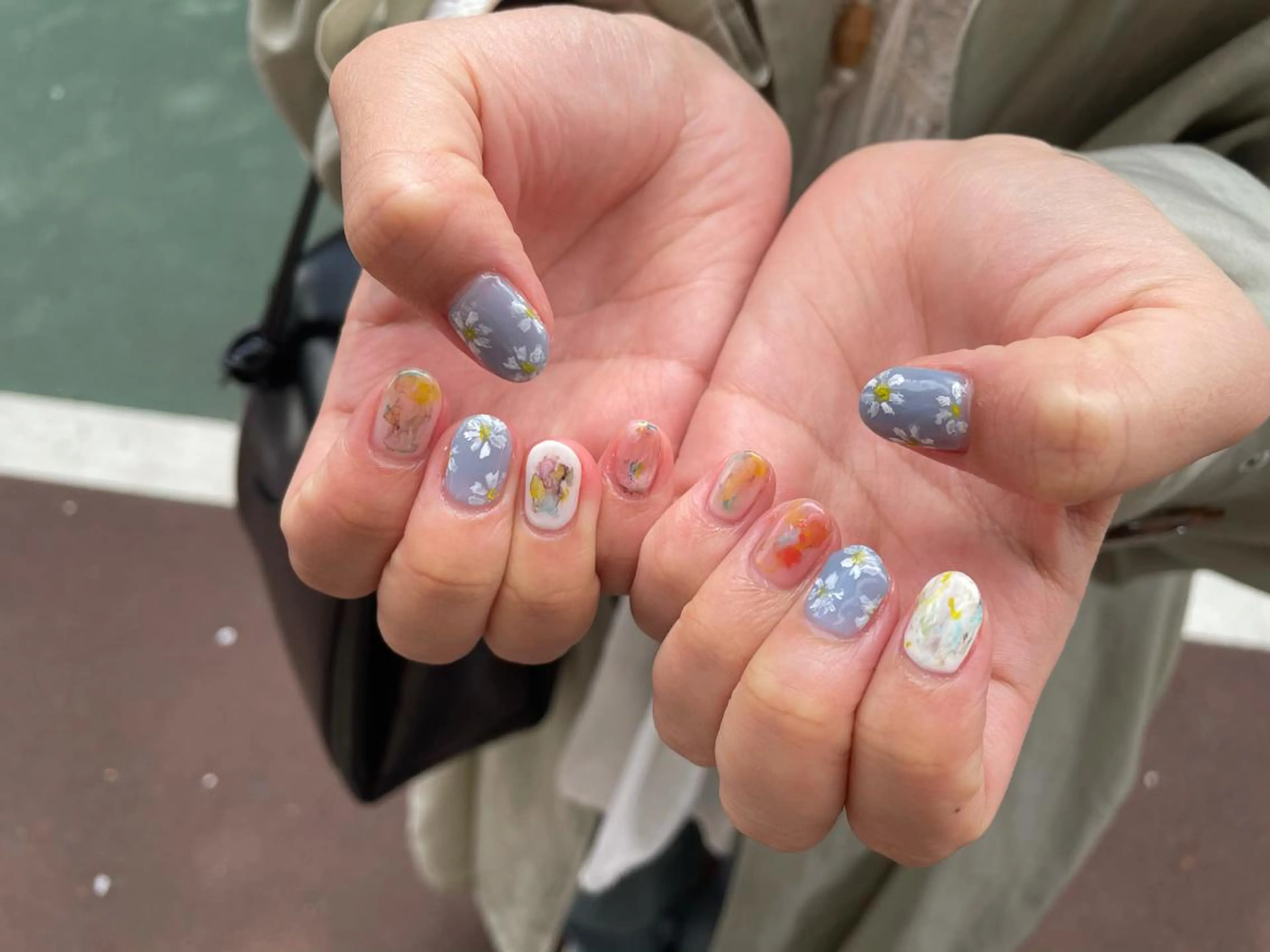 ネイル R'well所属・はばすみれ🎀ﾈｲﾙ 光ﾌｪｲｼｬﾙ ﾍｱのネイルデザイン