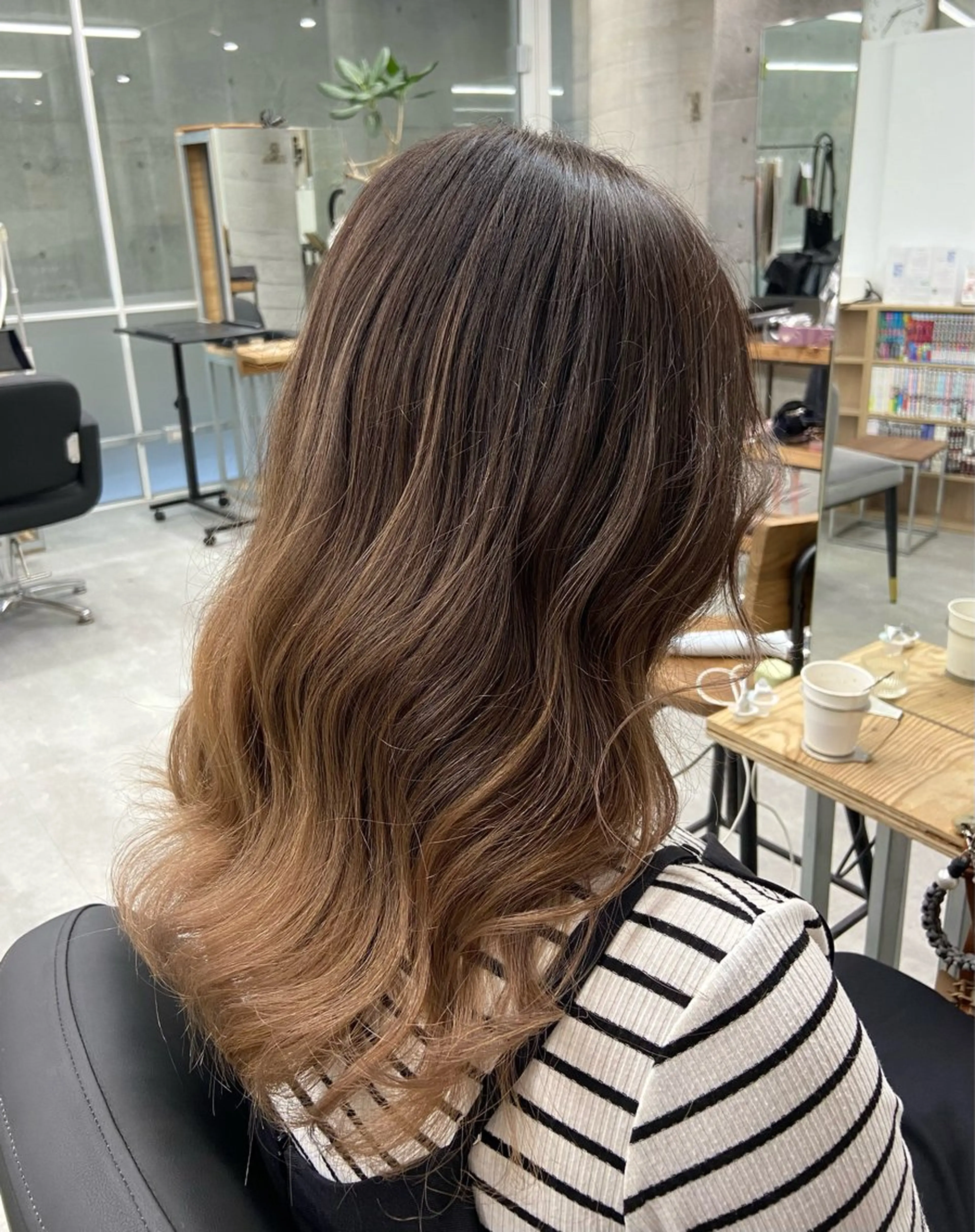 セミロング カラー バレイヤージュ ベージュカラー レイヤーカット カット ヘアカラー トリートメント Kotoko🖤/海 外/バレイヤージュのヘアスタイル