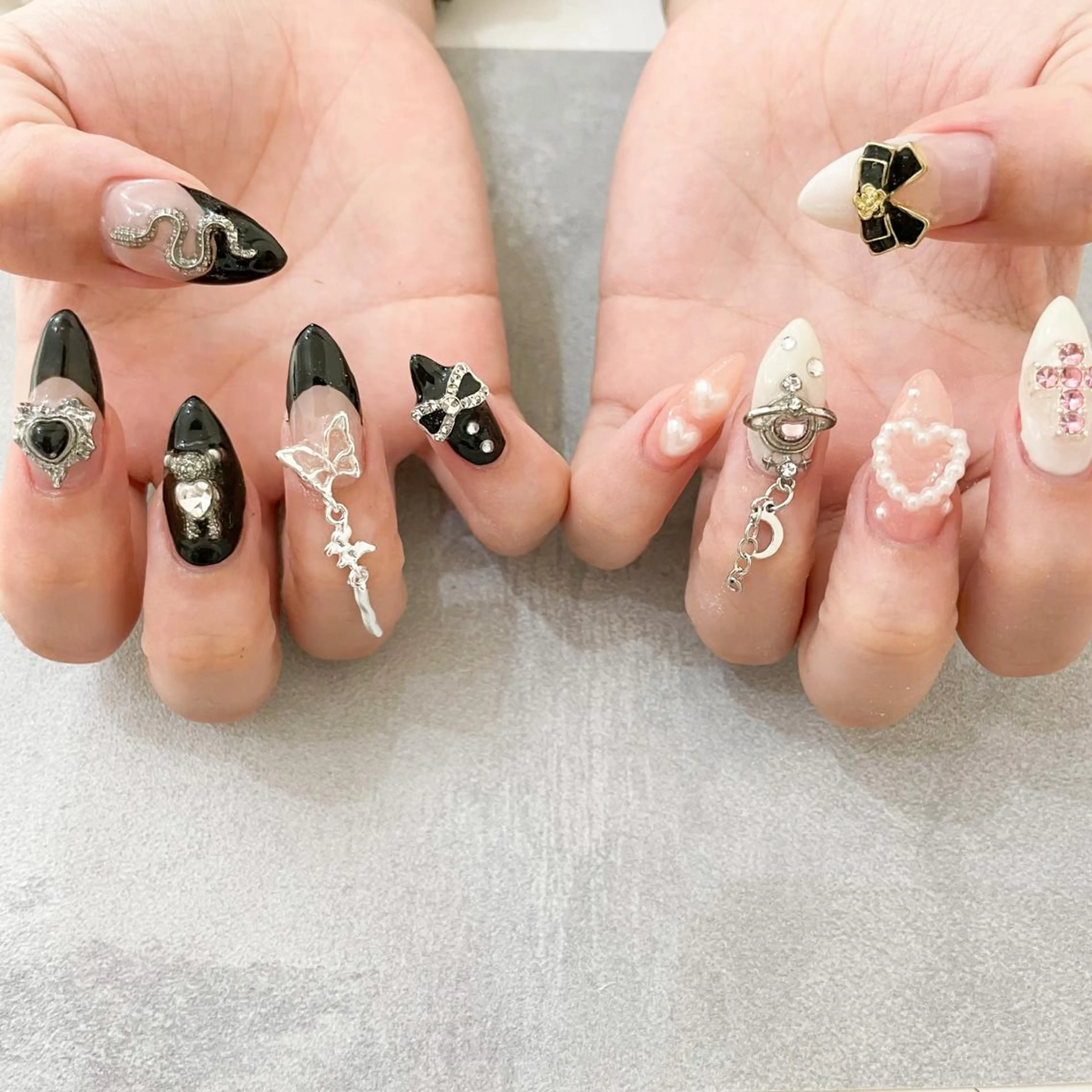 ネイル ハンドネイル ゴテゴテ💙ワンホン リオナのネイルデザイン