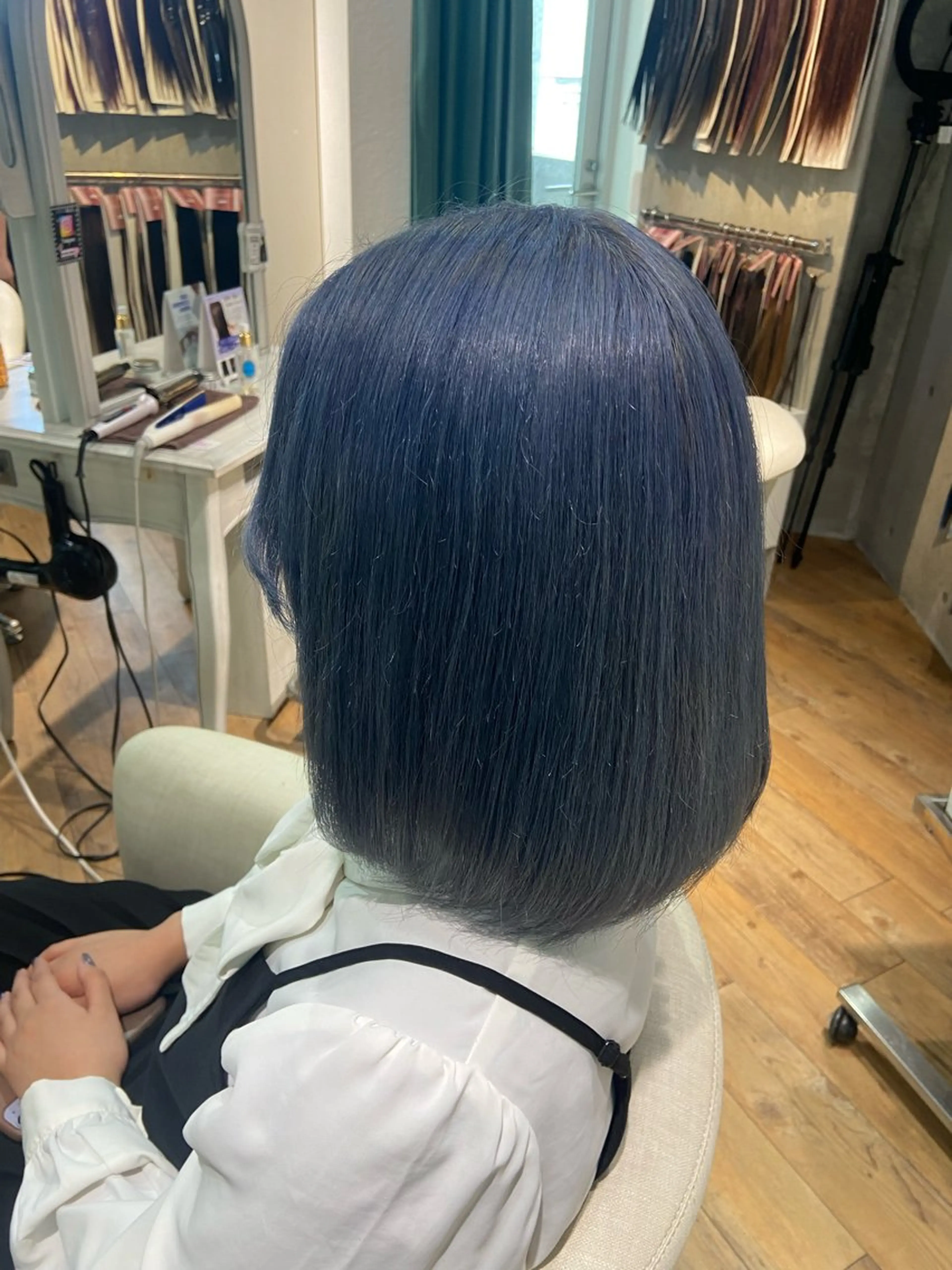 ショート カラー 黒髪 ブルーカラー ブルーブラック カット ヘアカラー トリートメント 🧸プルエクステ❤︎ ネイルKAO🧸のヘアスタイル
