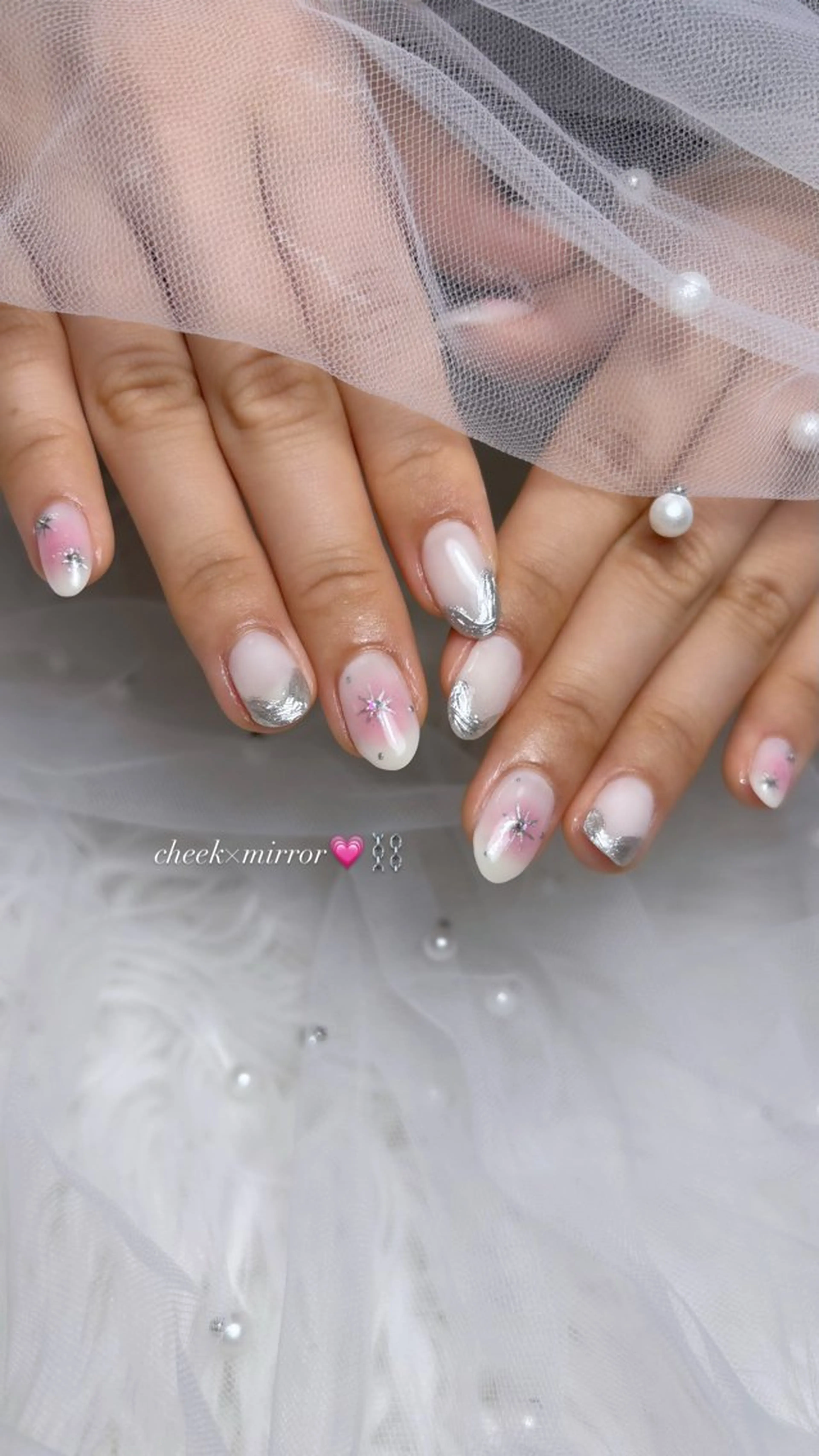 ネイル チークネイル ミラーネイル ハンドネイル 𝑬𝑹𝑰𝑲𝑨 𓂃🎀𓈒𓏸のネイルデザイン