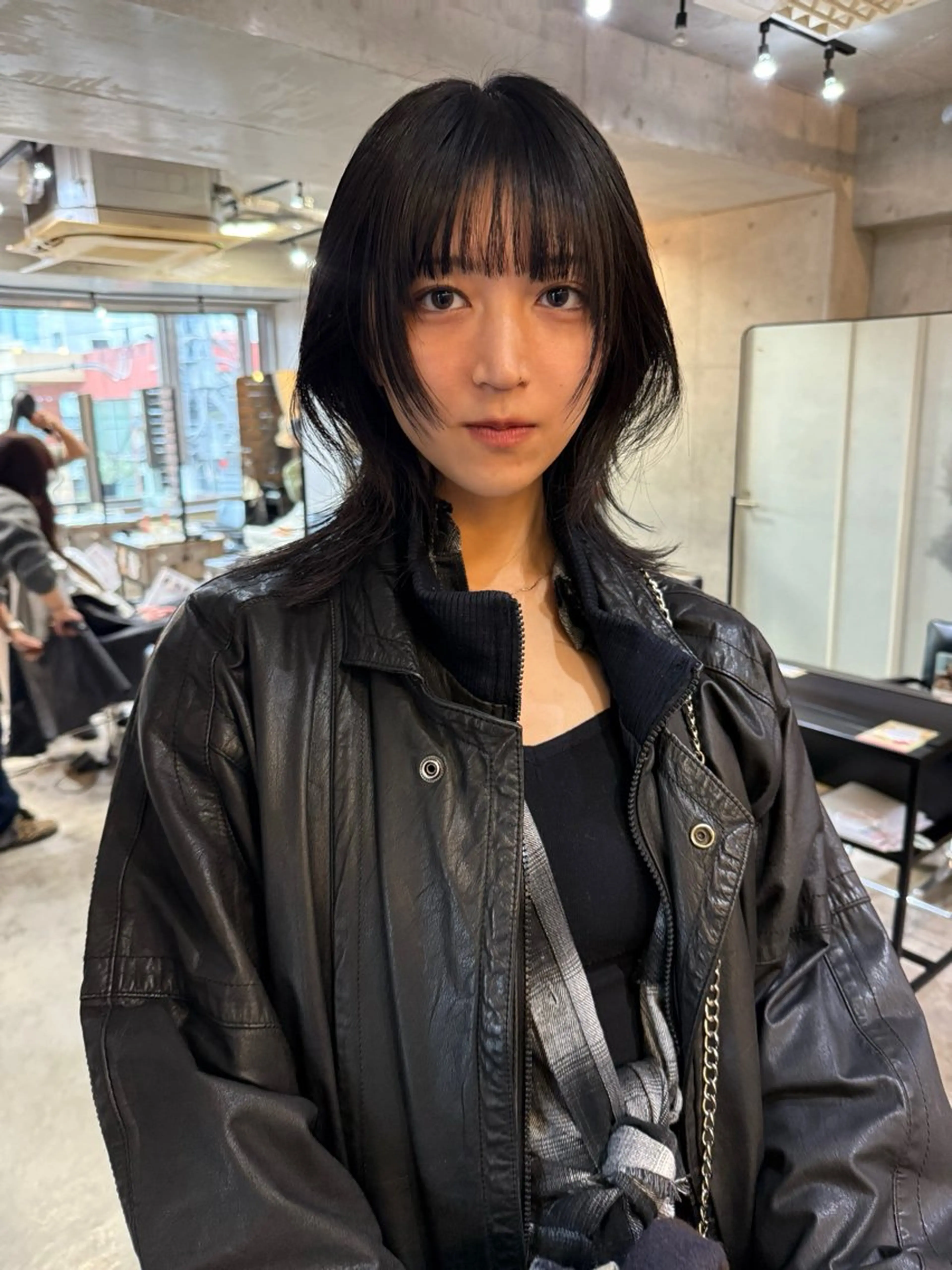 ミディアム ハイレイヤー レイヤーカット ウルフカット ウルフレイヤー カット レイヤーカット\ウル フ　chinatsuのヘアスタイル