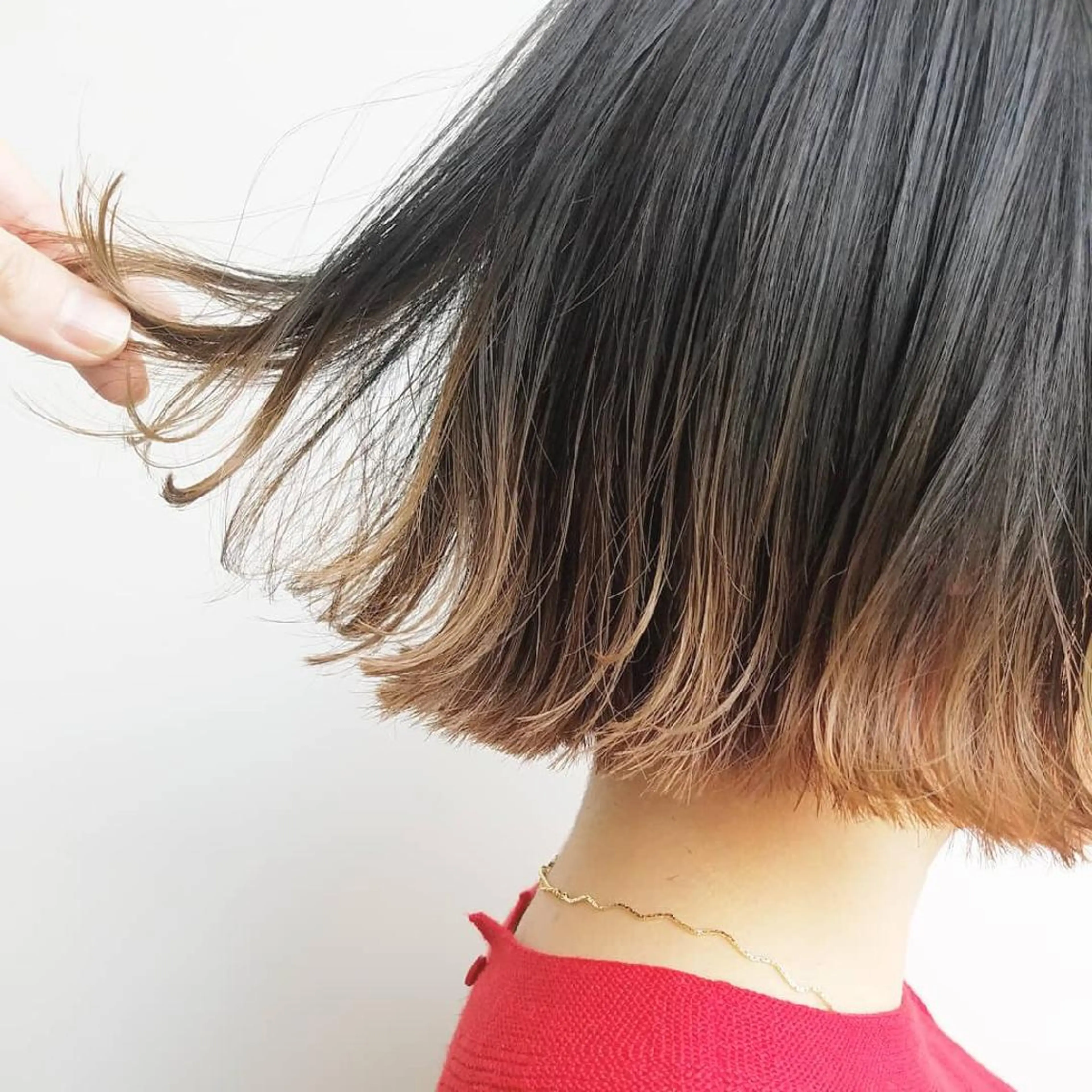 ショート カラー グラデーションカラー ボブ iplus まつげ、眉毛、耳つぼのマツエク・マツパデザイン