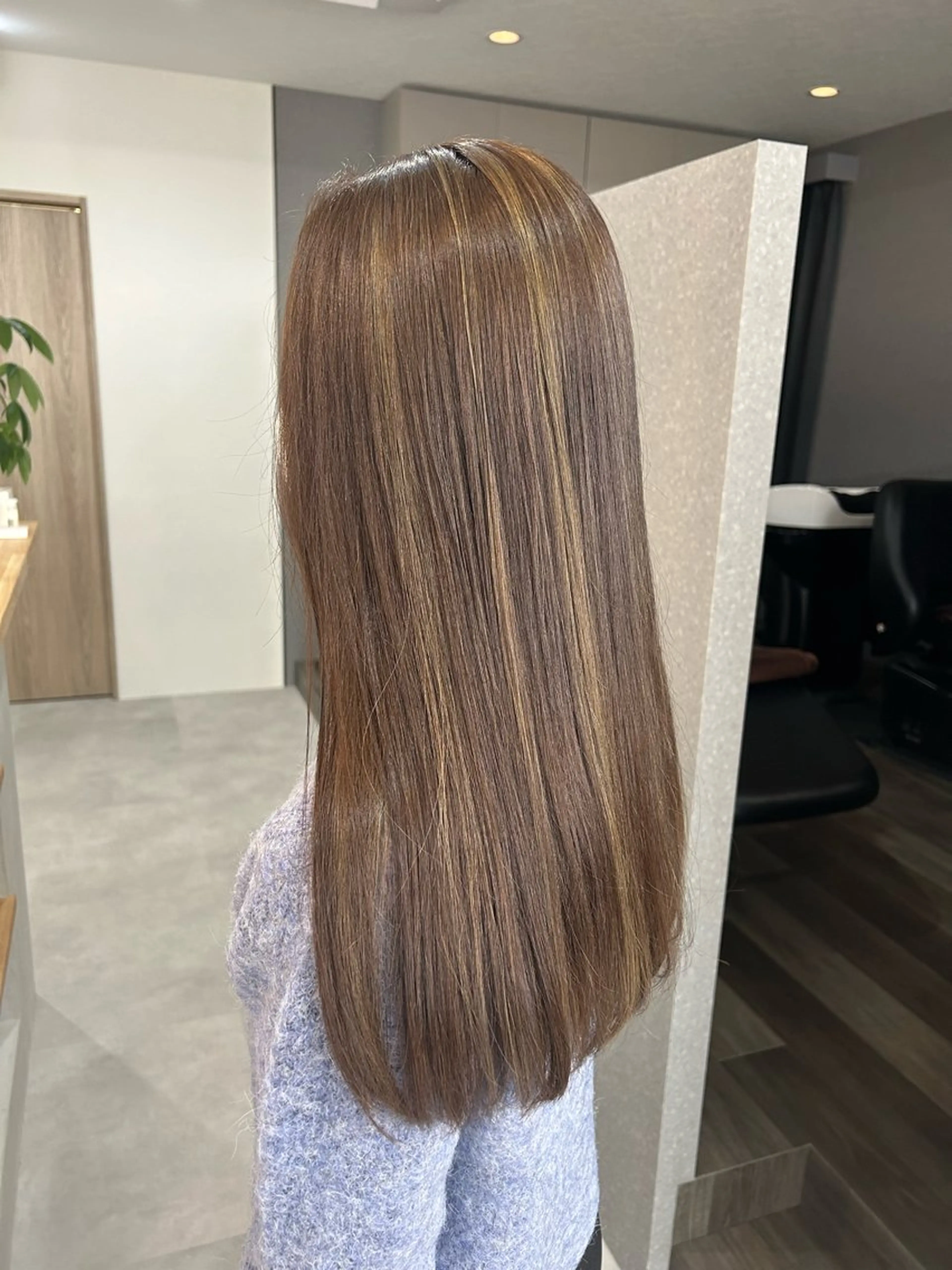 ロング カラー ブリーチ ハイライトカラー ハイライト カット ヘアカラー トリートメント 後藤紗英/髪質改善 /オリーブベージュのヘアスタイル