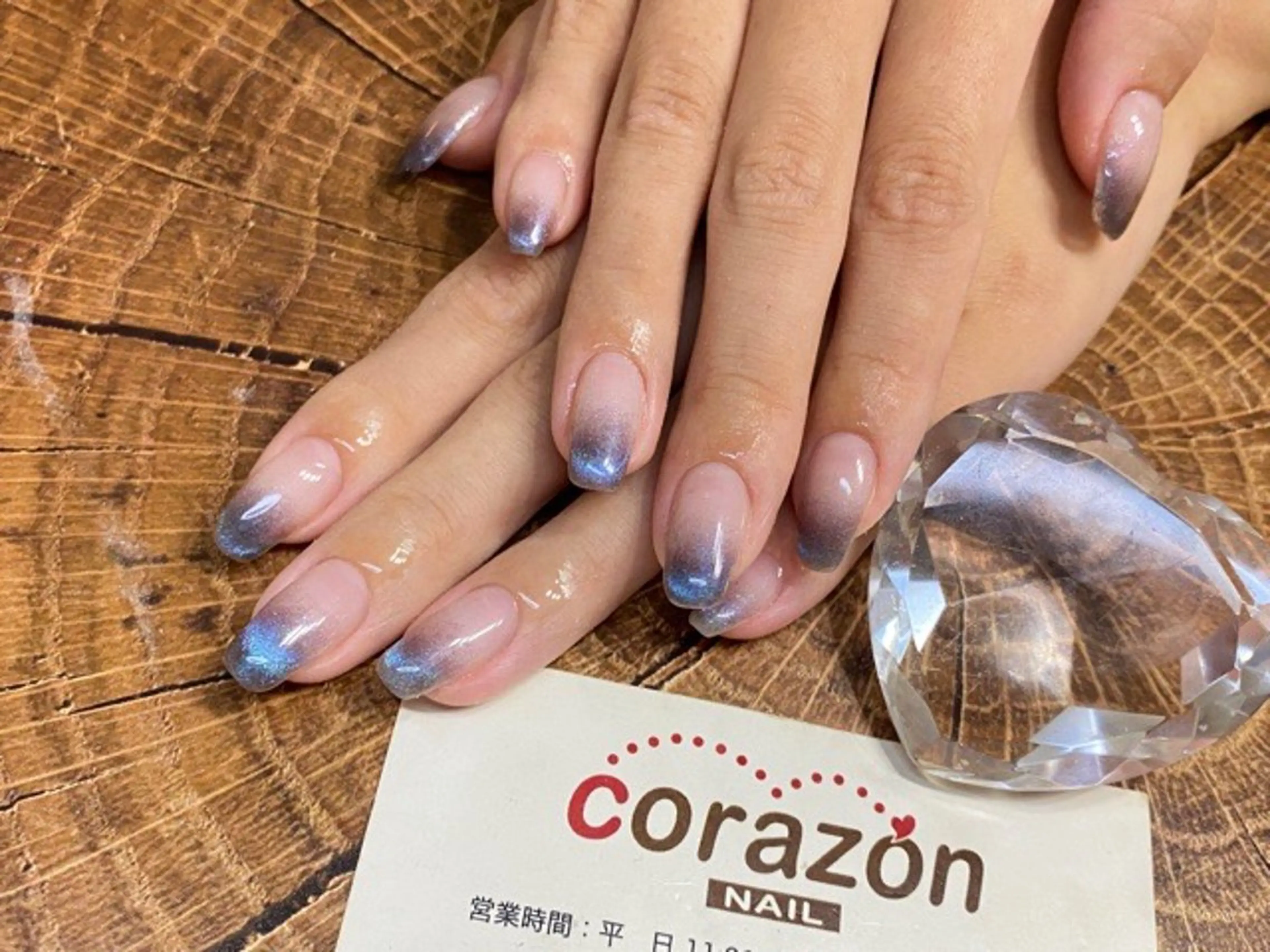 ネイル ジェルネイル グラデーション マグネットネイル corazon所属・ネイリスト aicoのネイルデザイン