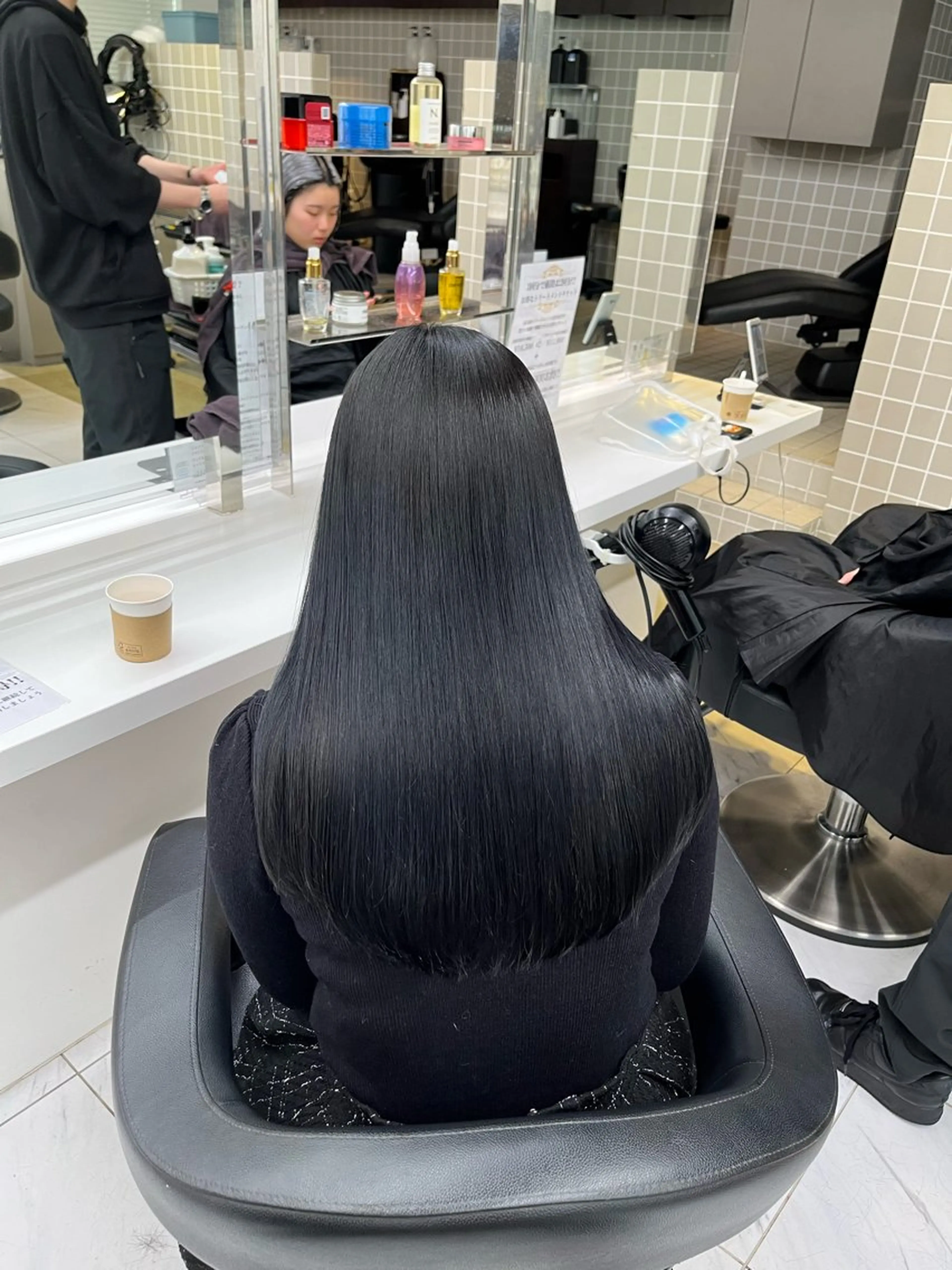 ロング 寒色＆ブリーチ特化 寒色MiOのヘアスタイル