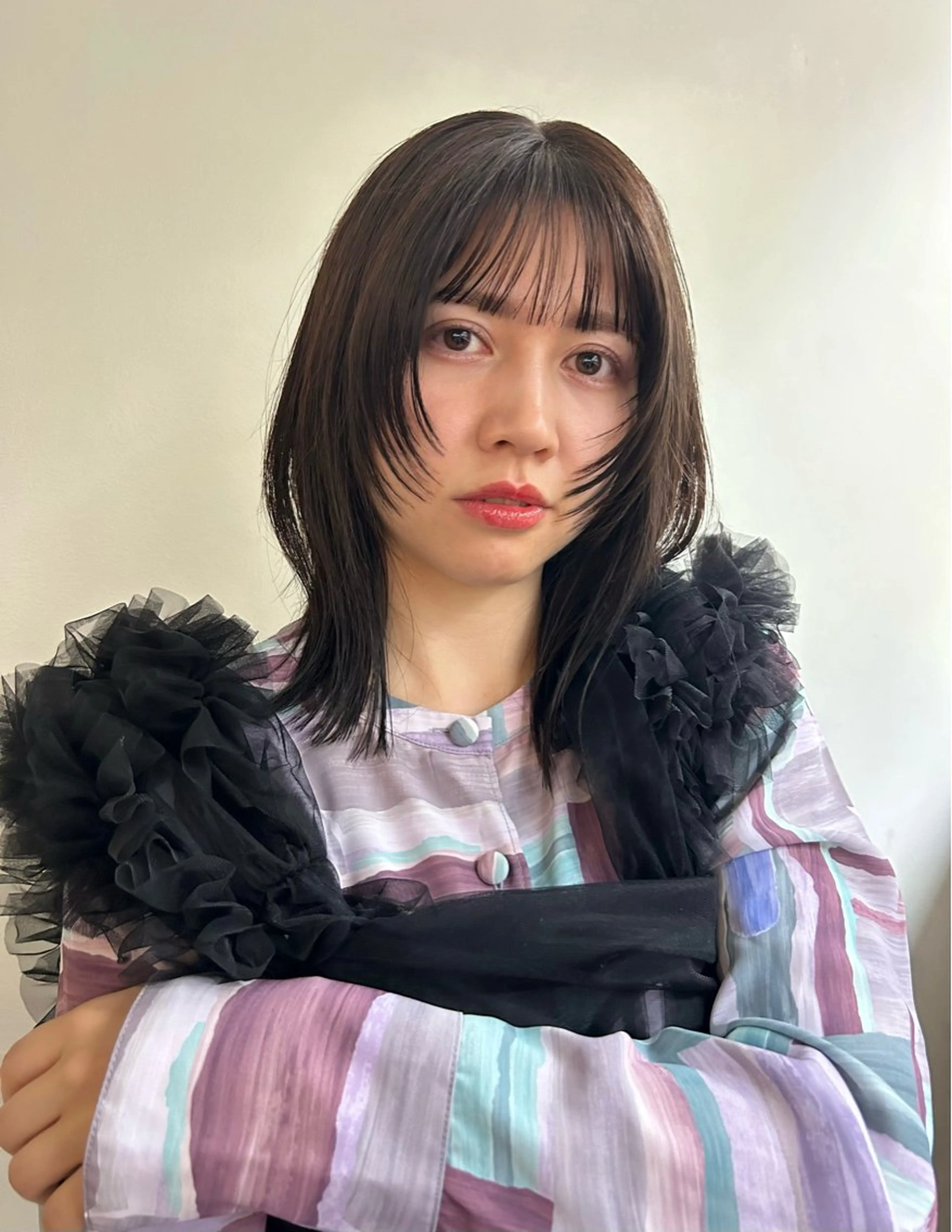 ミディアム カラー グレージュ 顔まわりレイヤー レイヤーカット 似合わせヘア/透明感 カラー/ Rioのヘアスタイル