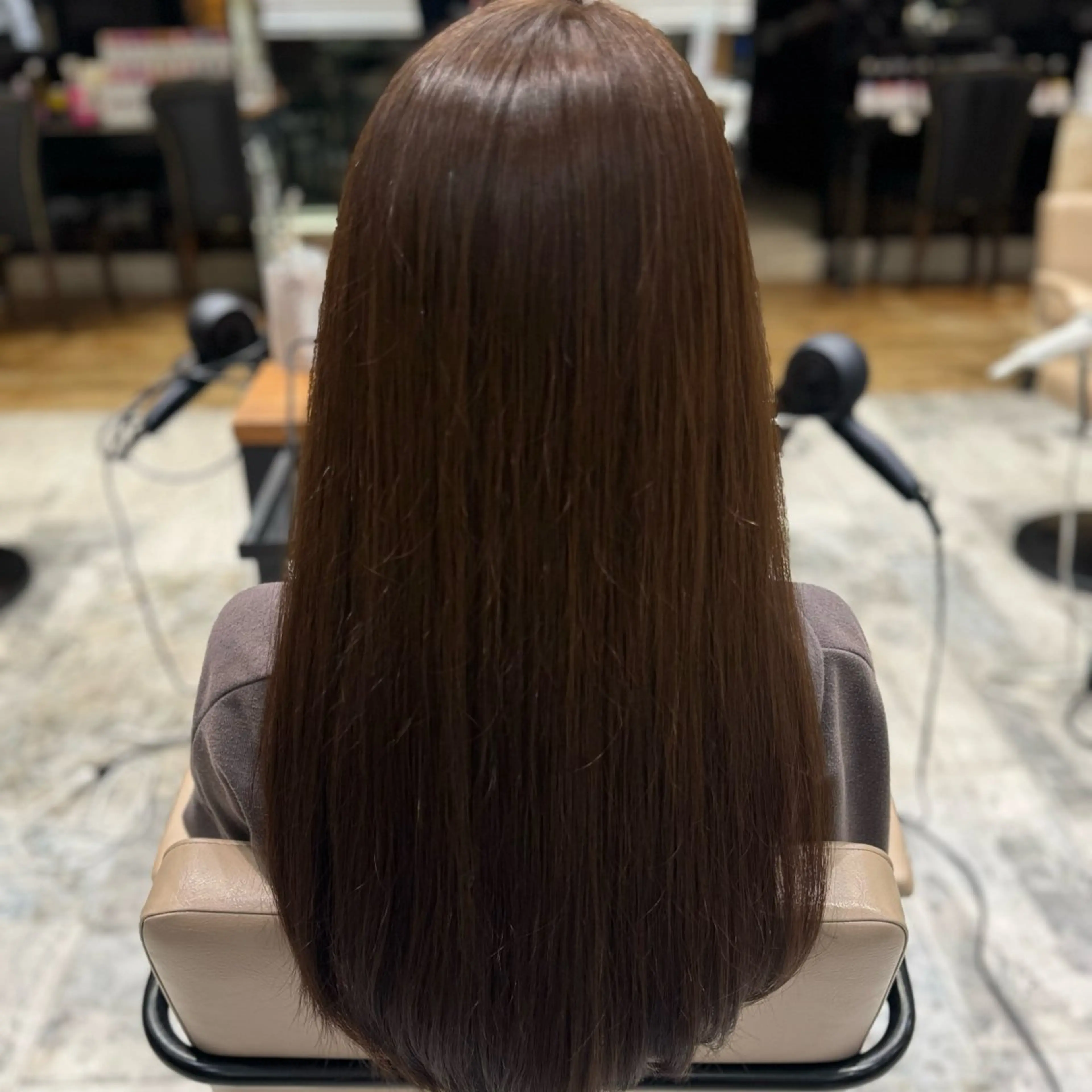 セミロング セミロングパーマ チョコレートブラウン ピンクブラウン 顔周りカット 髪質改善 ヘッドスパ 新宿透明感カラー 髪質改善/吉川怜奈のヘアスタイル